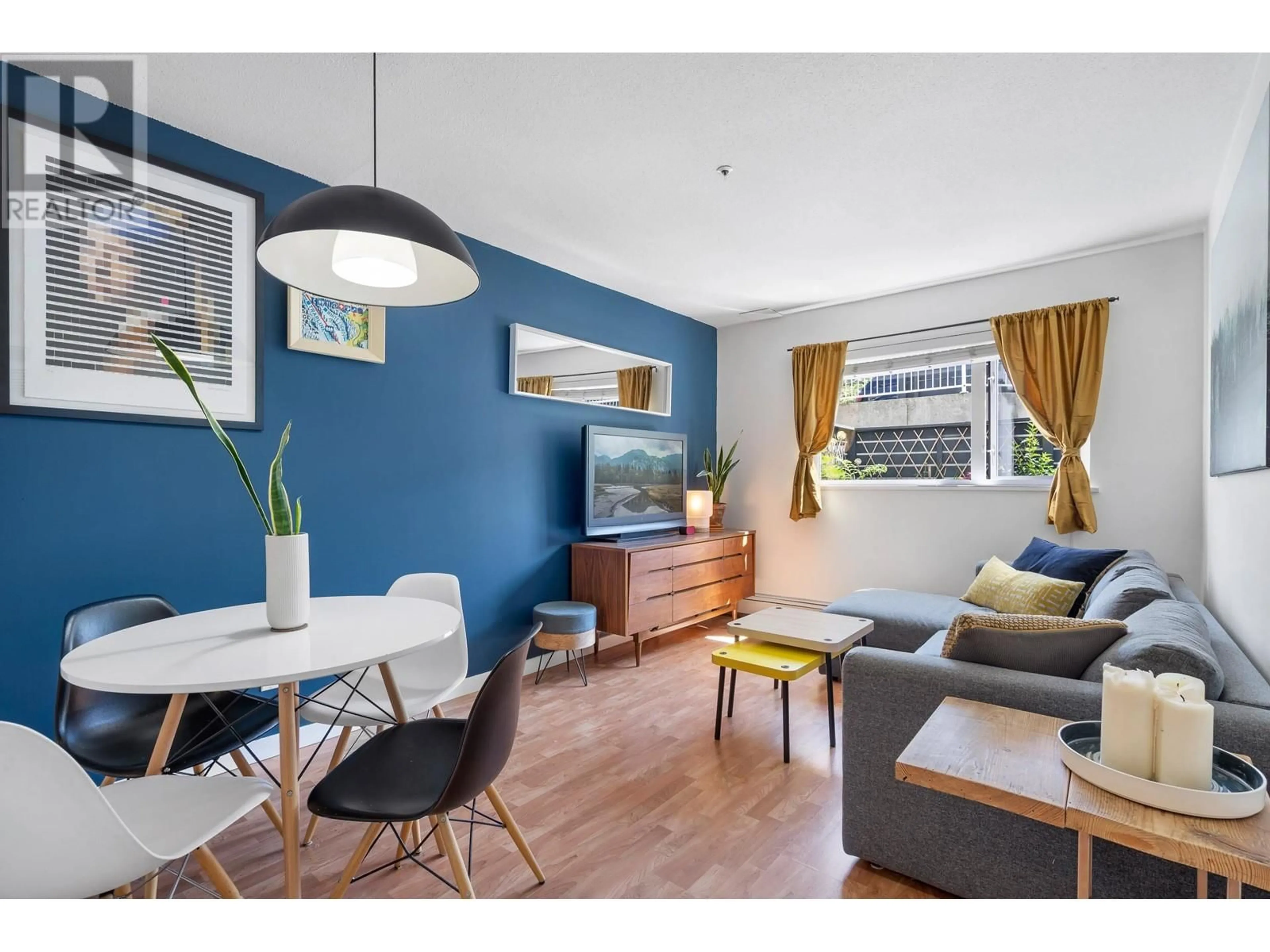 Living room with furniture, wood/laminate floor for 105 - 33 TEMPLETON DRIVE, Vancouver British Columbia V5L3C9