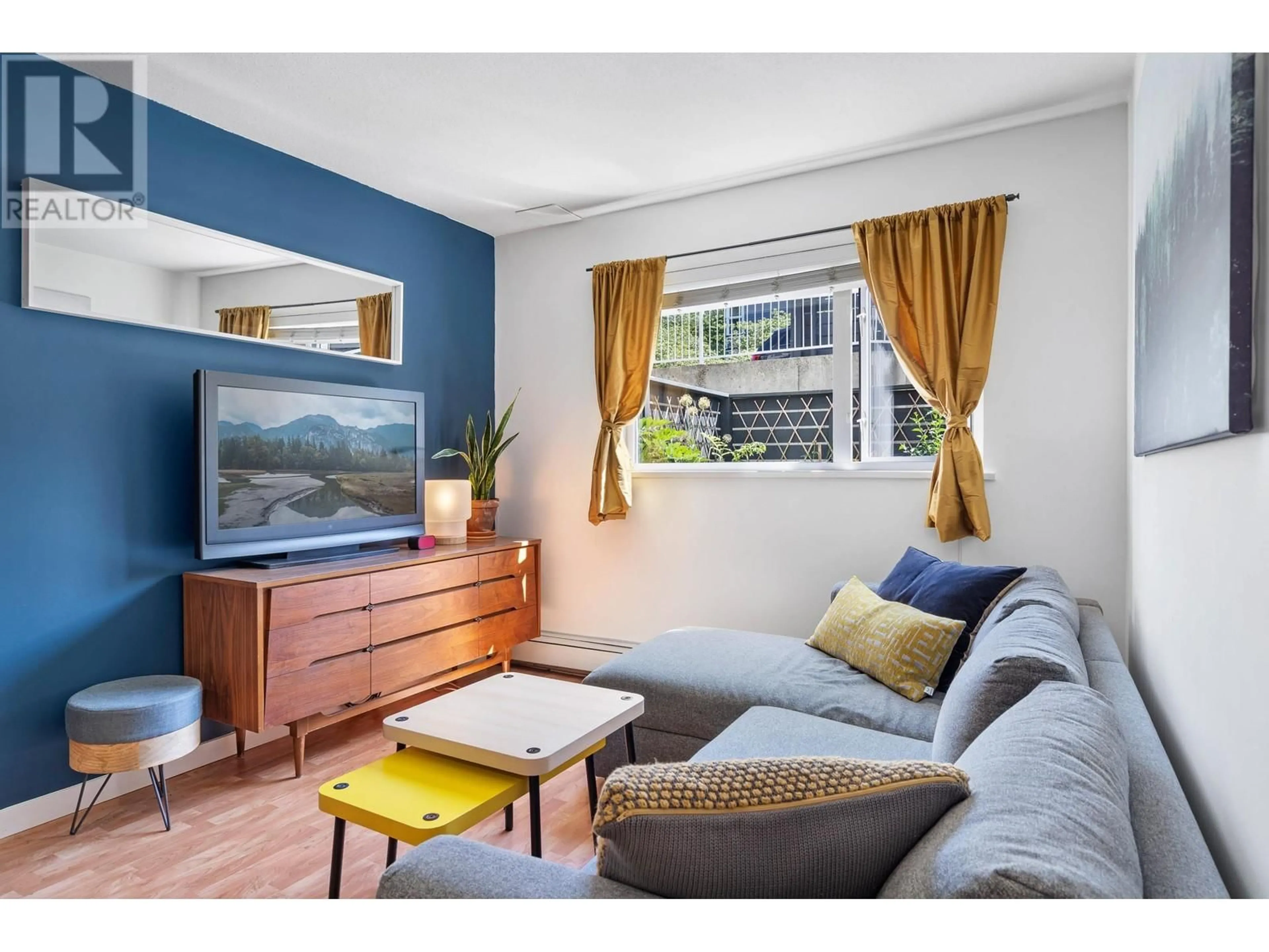 Living room with furniture, wood/laminate floor for 105 - 33 TEMPLETON DRIVE, Vancouver British Columbia V5L3C9