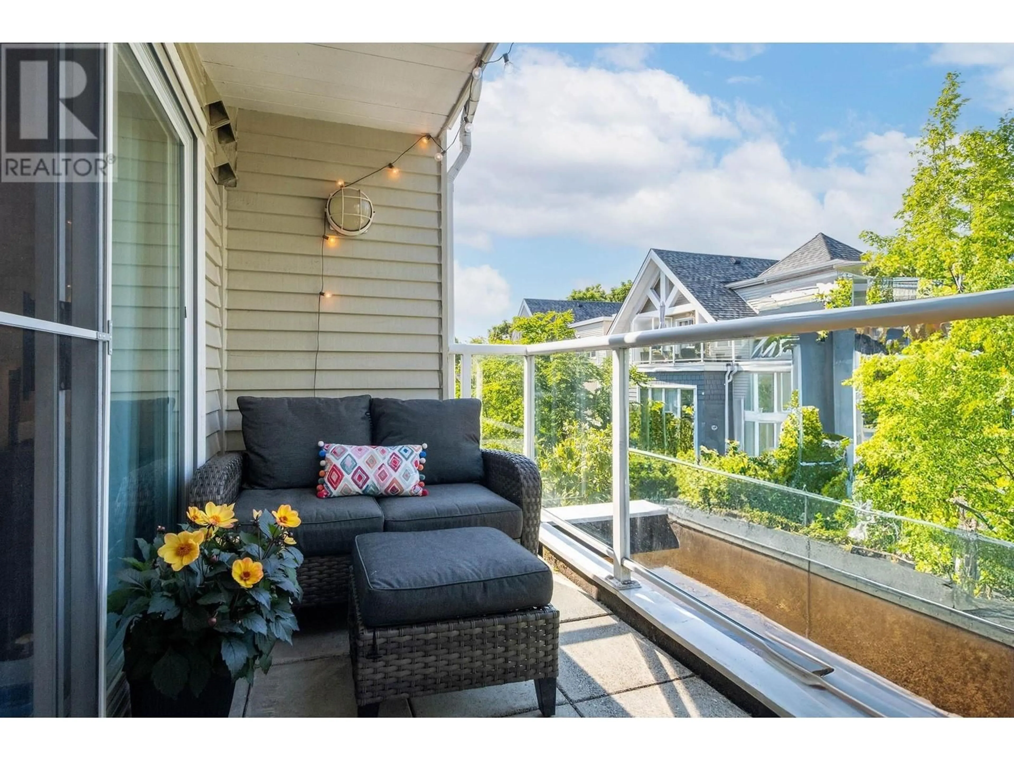 Patio, unknown for 305 - 789 16 AVENUE, Vancouver British Columbia V5Z1S8