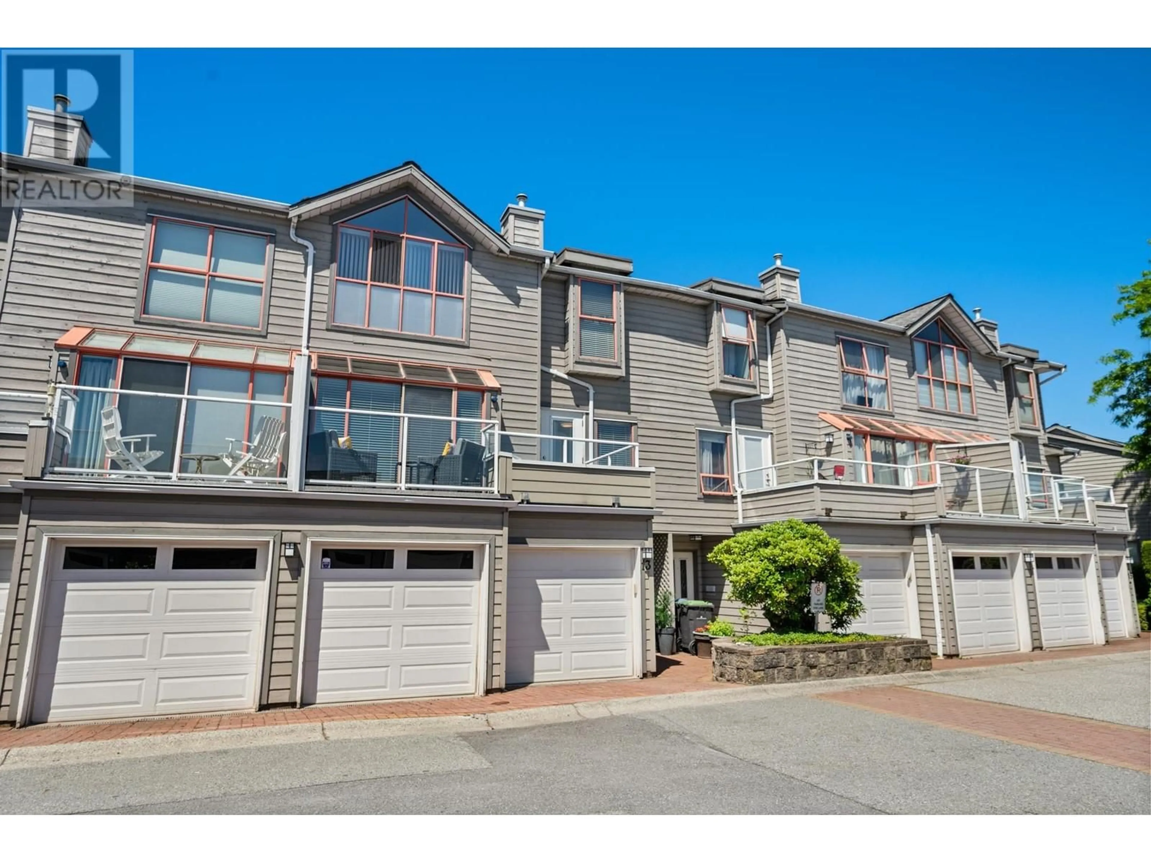 A pic from outside/outdoor area/front of a property/back of a property/a pic from drone, street for 13 - 323 GOVERNORS COURT, New Westminster British Columbia V3L5S6