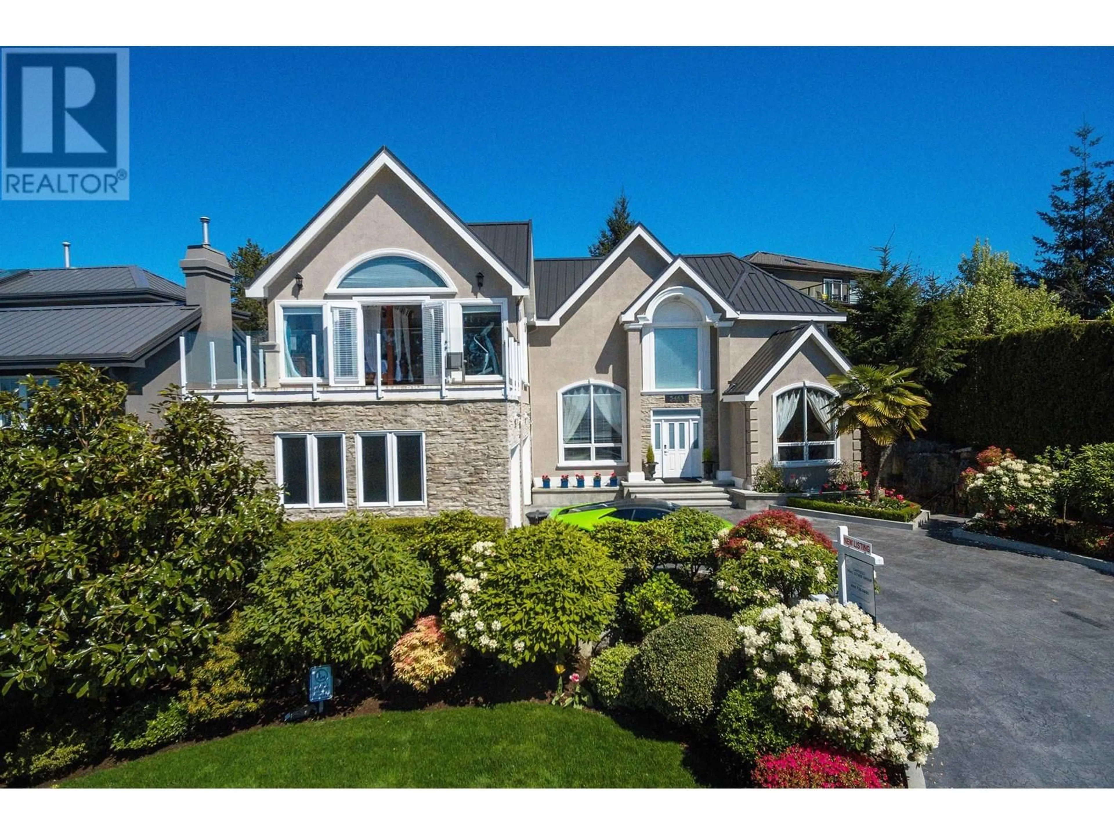 Home with vinyl exterior material, street for 5463 WEST VISTA COURT, West Vancouver British Columbia V7W3G8