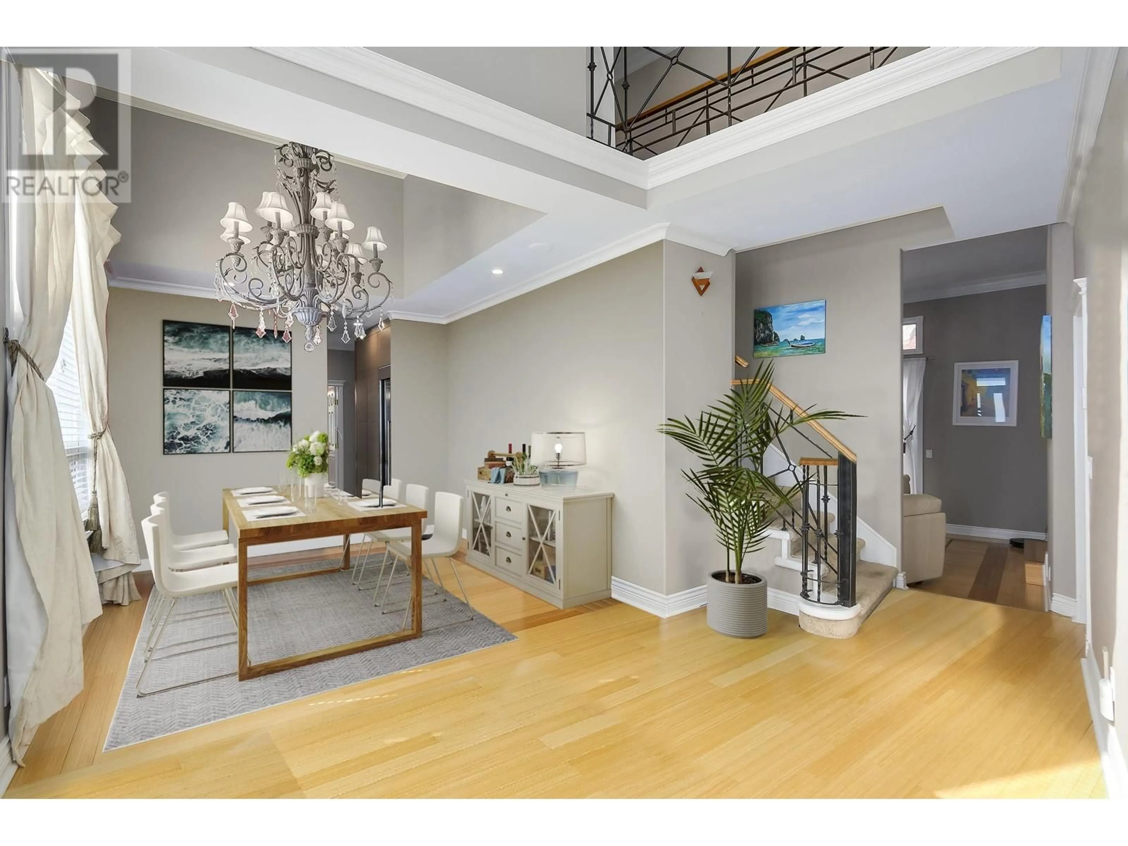 Indoor foyer for 5463 WEST VISTA COURT, West Vancouver British Columbia V7W3G8
