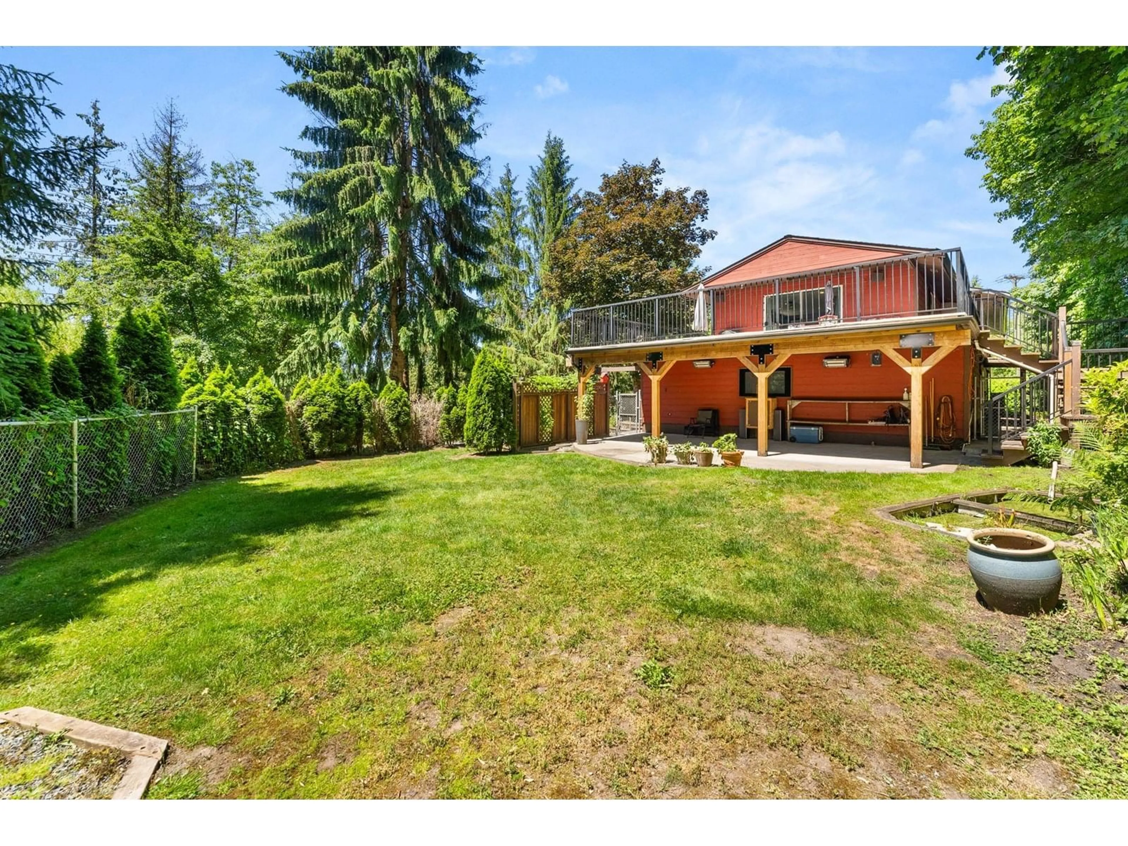 A pic from outside/outdoor area/front of a property/back of a property/a pic from drone, street for 194 CLOVERMEADOW, Langley British Columbia V2Z2R1