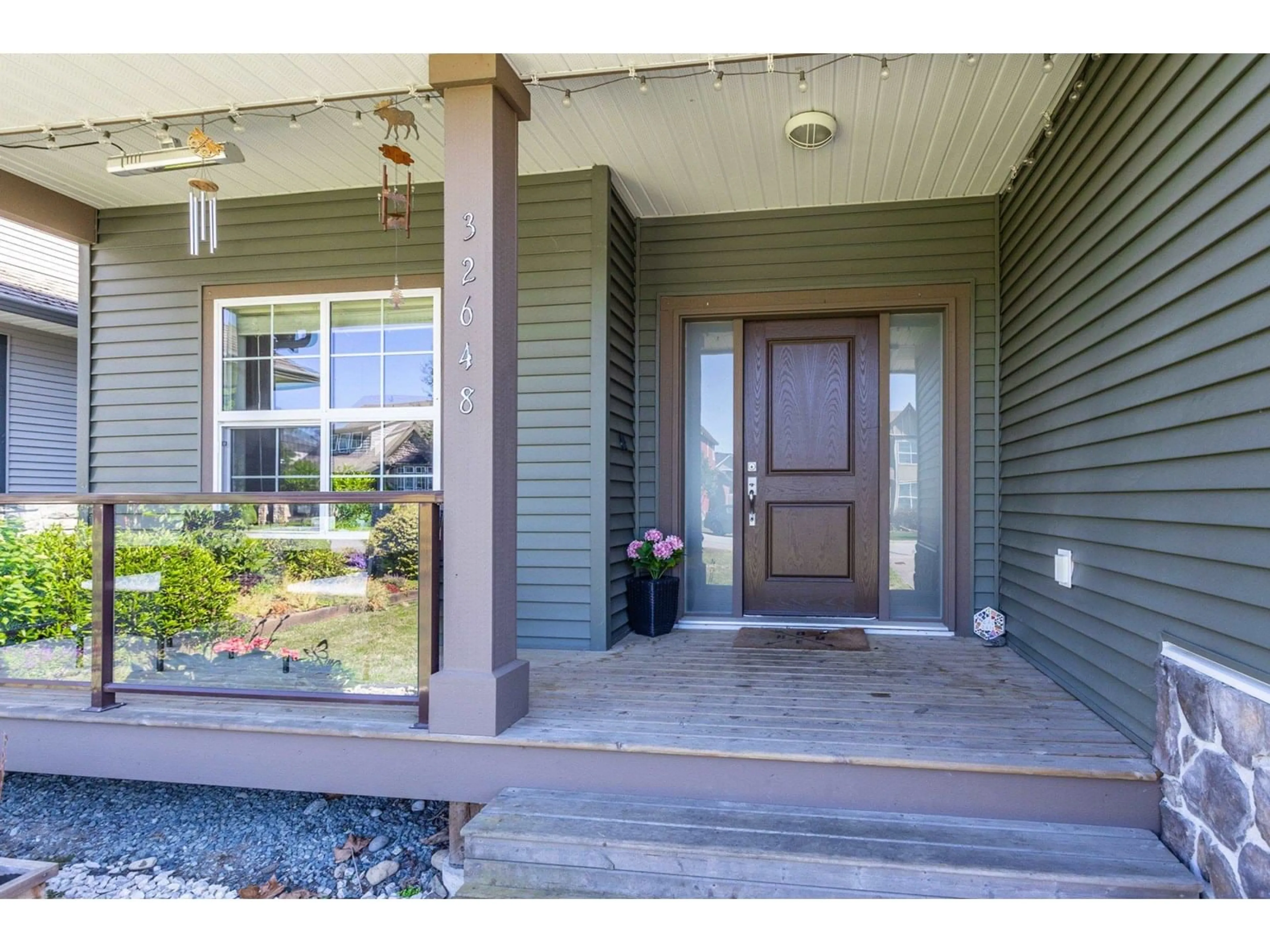 Indoor entryway for 32648 LISSIMORE, Mission British Columbia V2V0C4