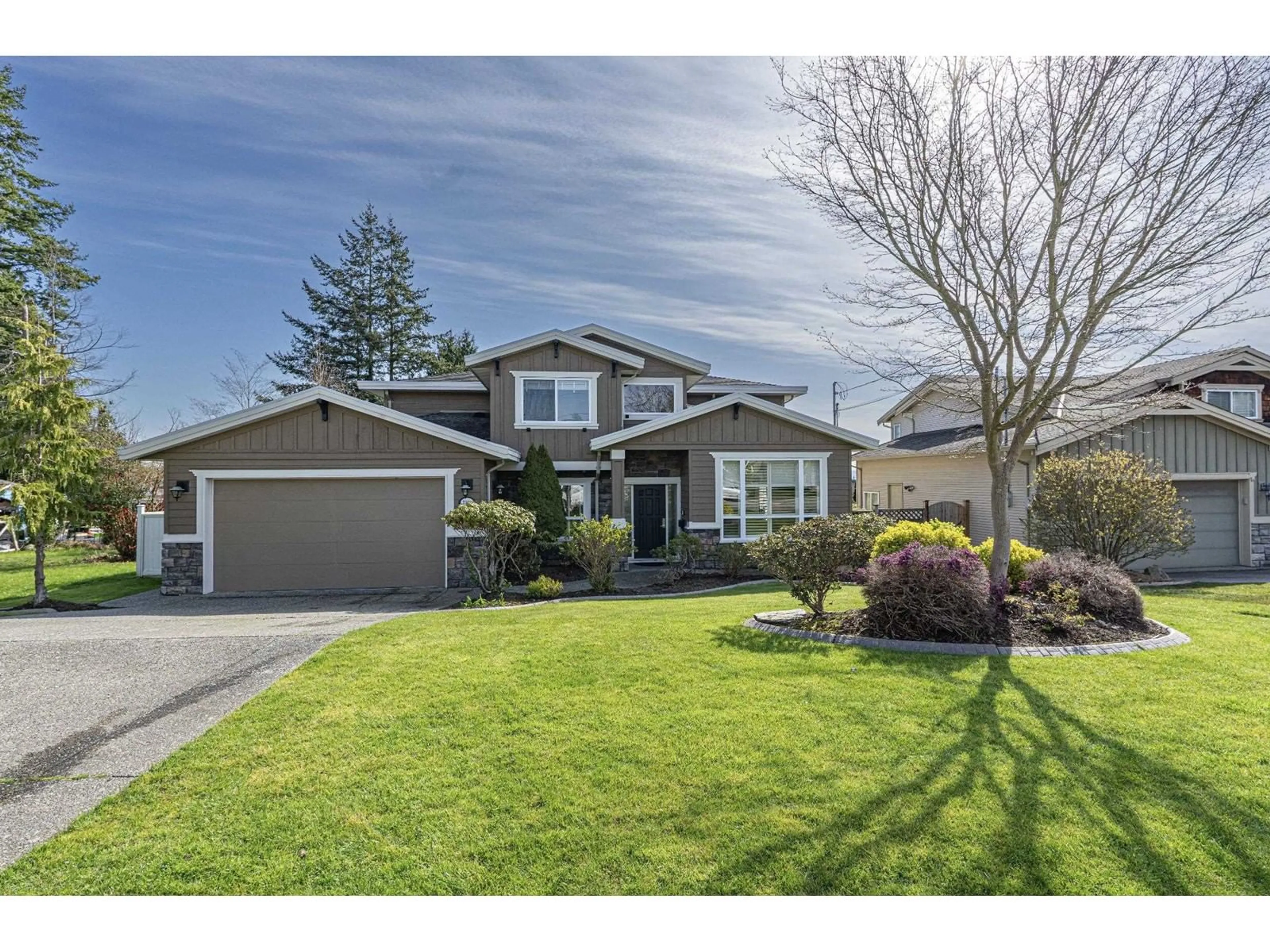 Home with vinyl exterior material, street for 1368 KENT, White Rock British Columbia V4B4T7