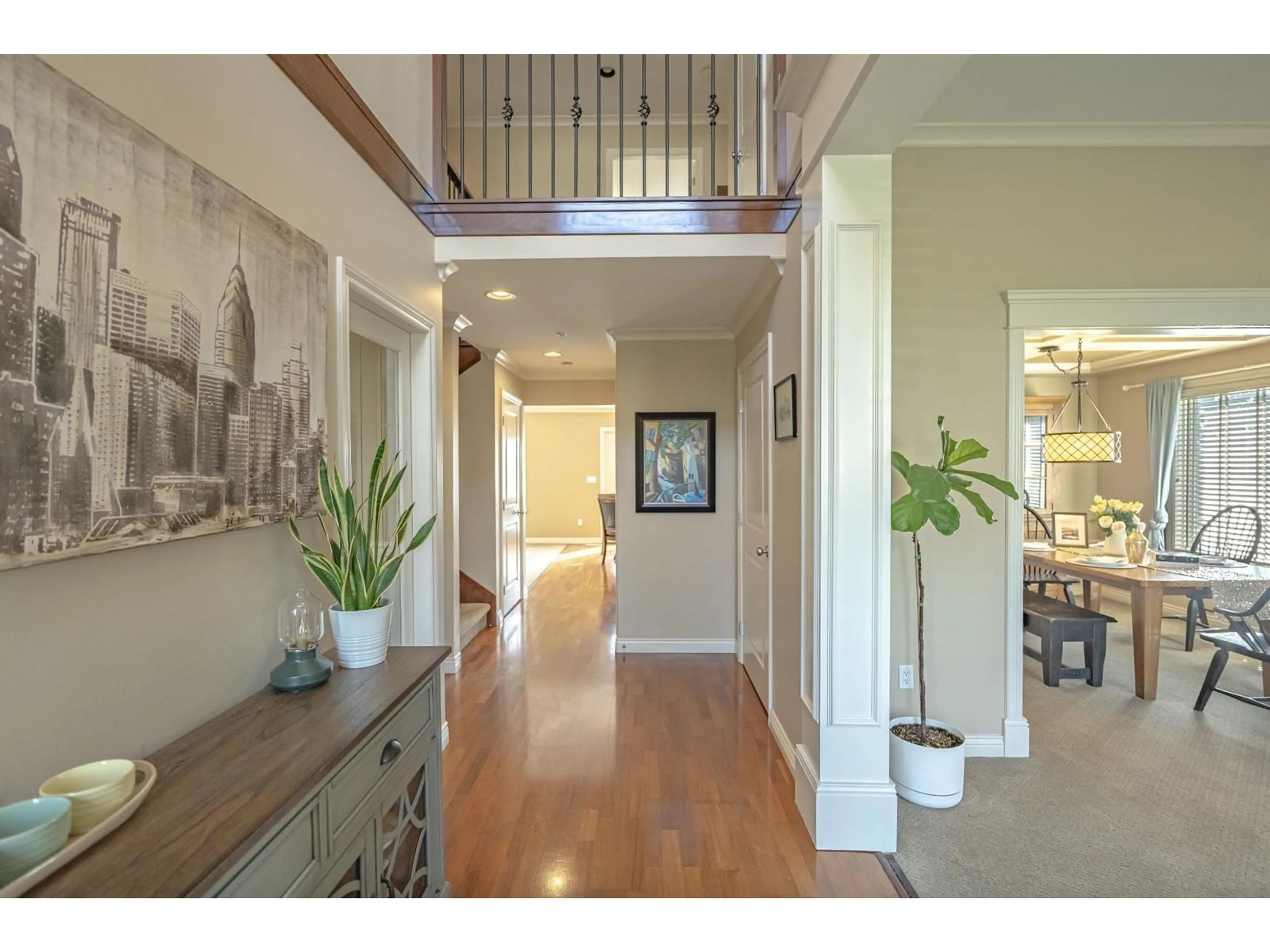 Indoor entryway for 1368 KENT, White Rock British Columbia V4B4T7