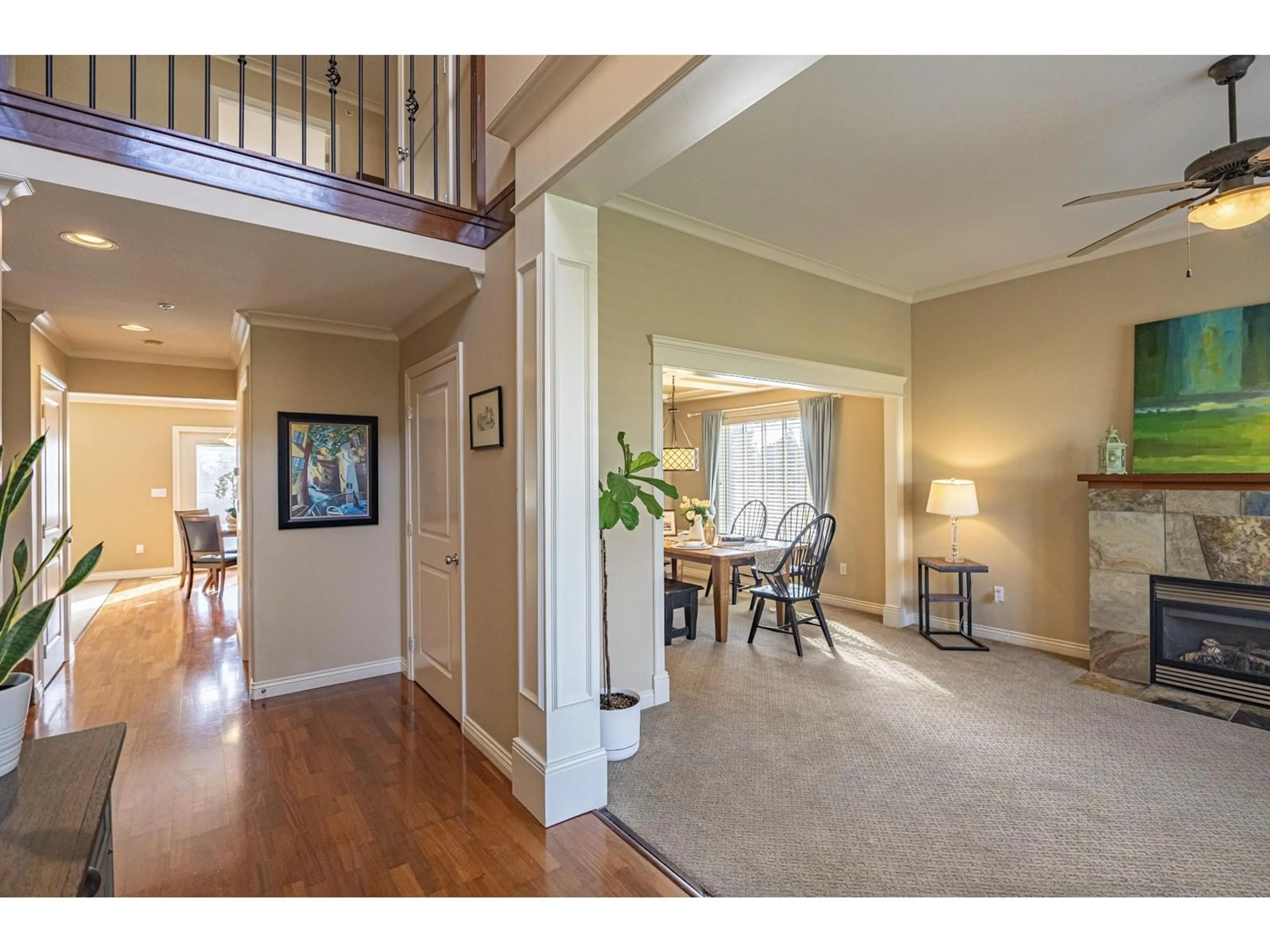 Indoor entryway for 1368 KENT, White Rock British Columbia V4B4T7
