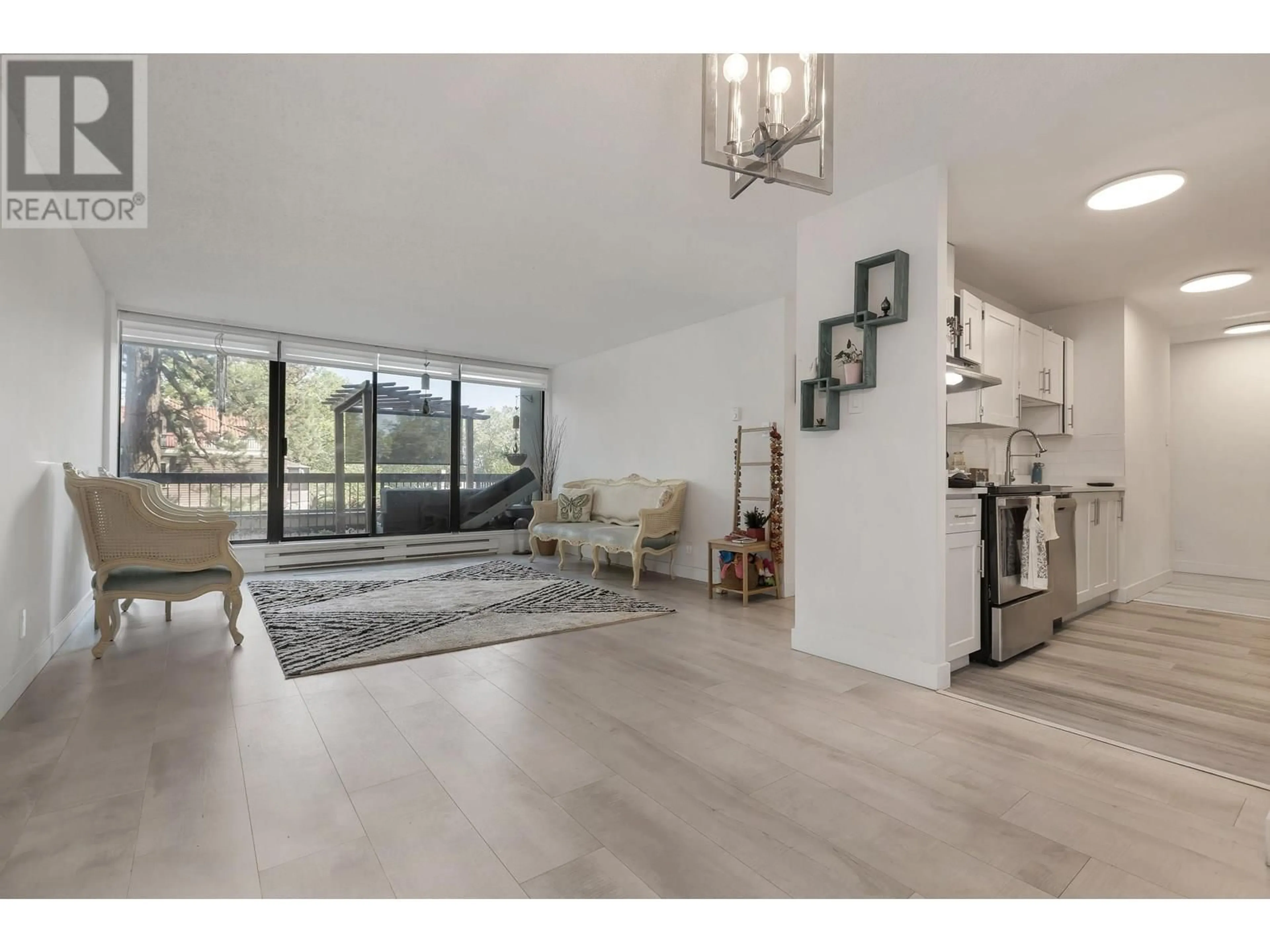 Unknown for 201 - 6540 BURLINGTON AVENUE, Burnaby British Columbia V5H4G3