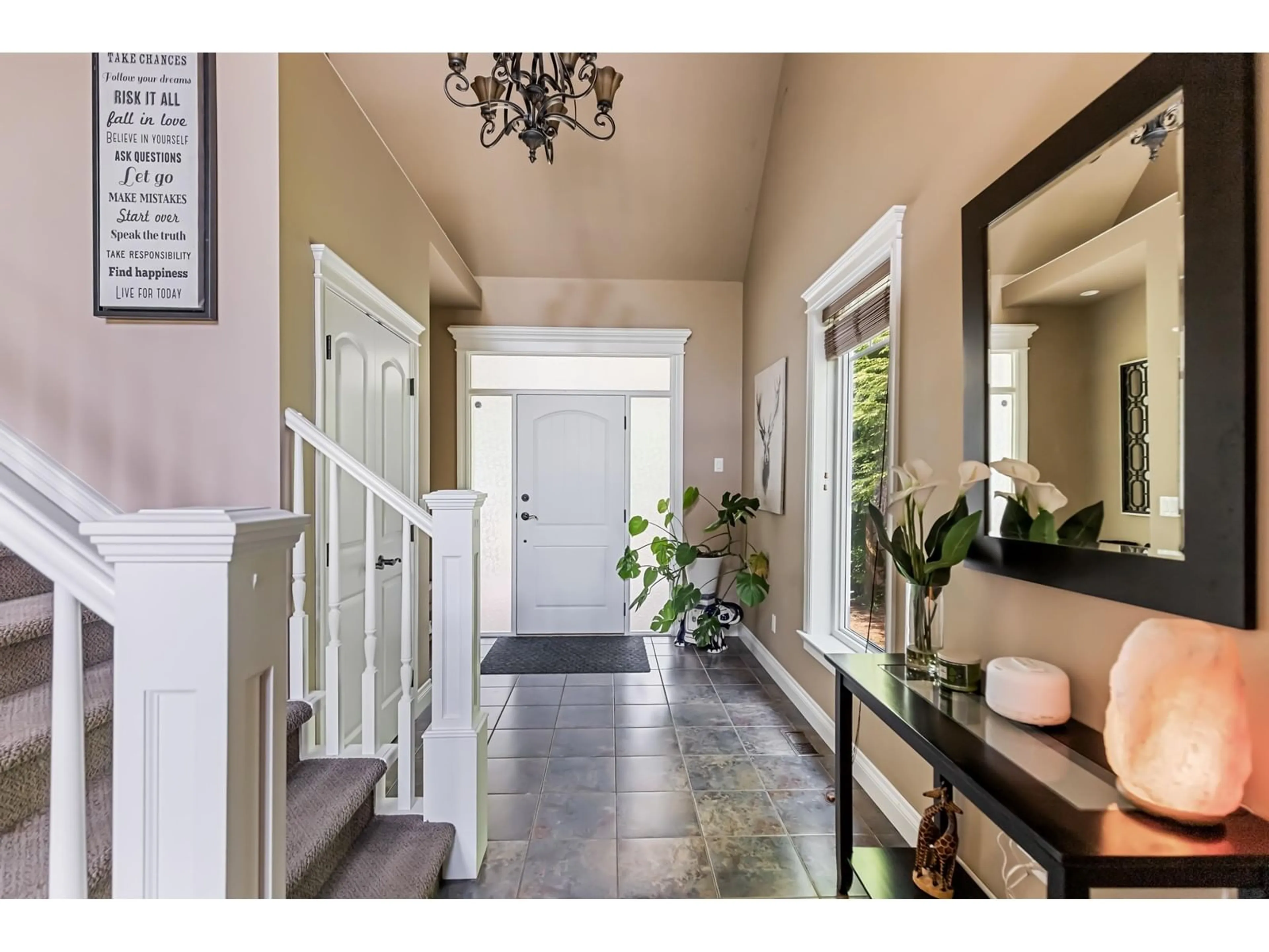 Indoor entryway for 30211 BRACKLEY, Mission British Columbia V4S1C2