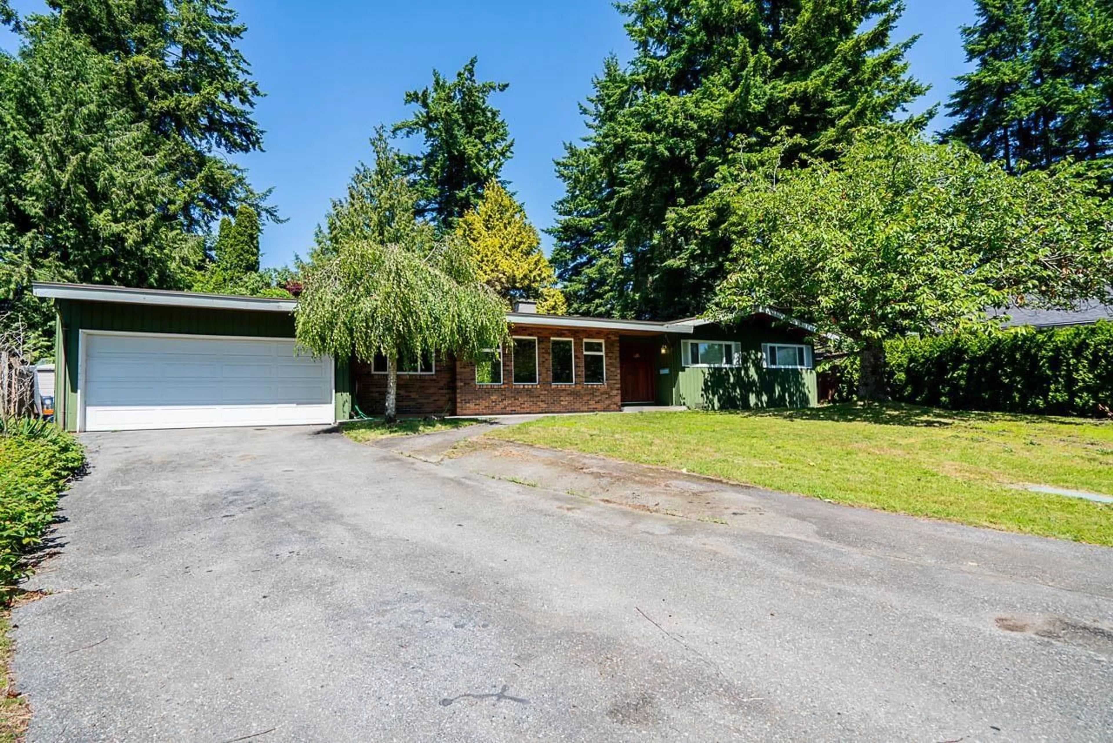 A pic from outside/outdoor area/front of a property/back of a property/a pic from drone, street for 6520 BRADFORD, Delta British Columbia V4E1G3