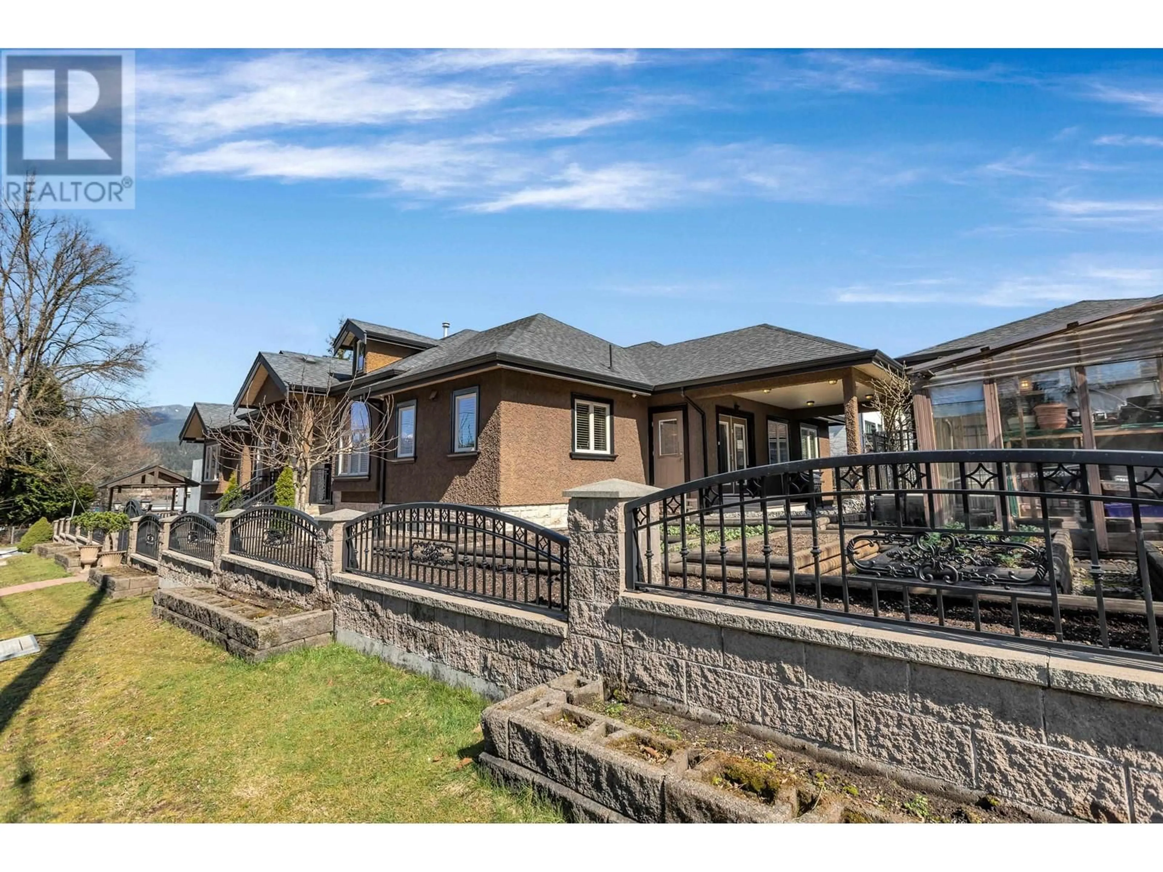 A pic from outside/outdoor area/front of a property/back of a property/a pic from drone, unknown for 2701 ST GEORGE STREET, Port Moody British Columbia V3H2H1