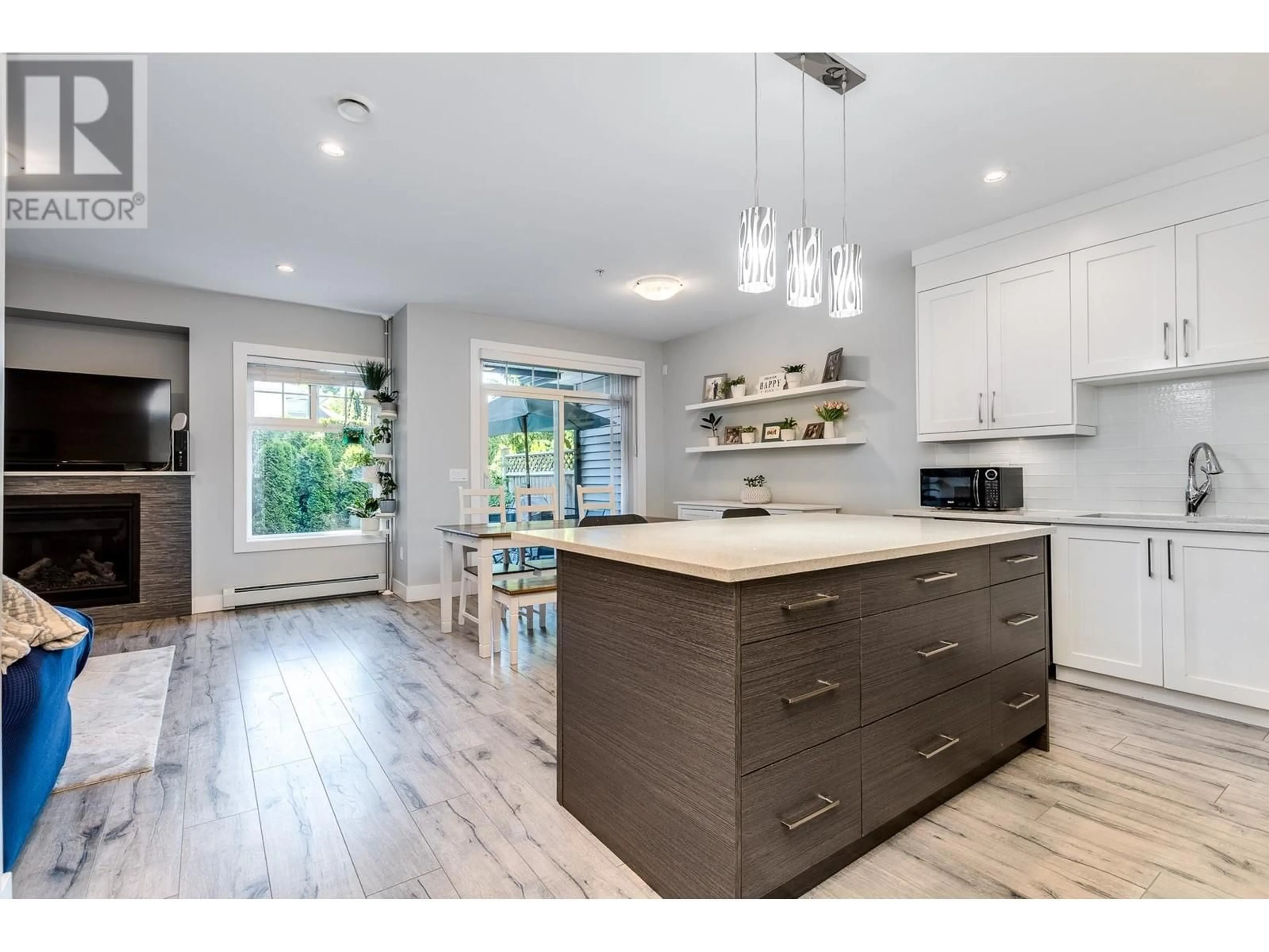 Open concept kitchen, wood/laminate floor for 4 - 11548 207 STREET, Maple Ridge British Columbia V2X1X1