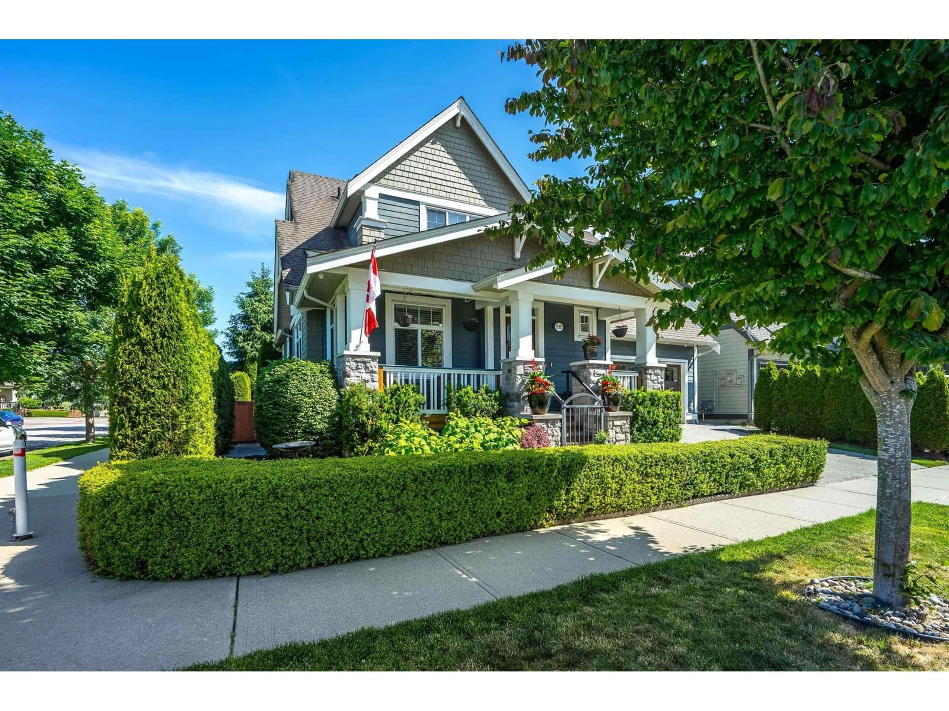 Home with vinyl exterior material, street for 17305 0B, Surrey British Columbia V3Z8L2