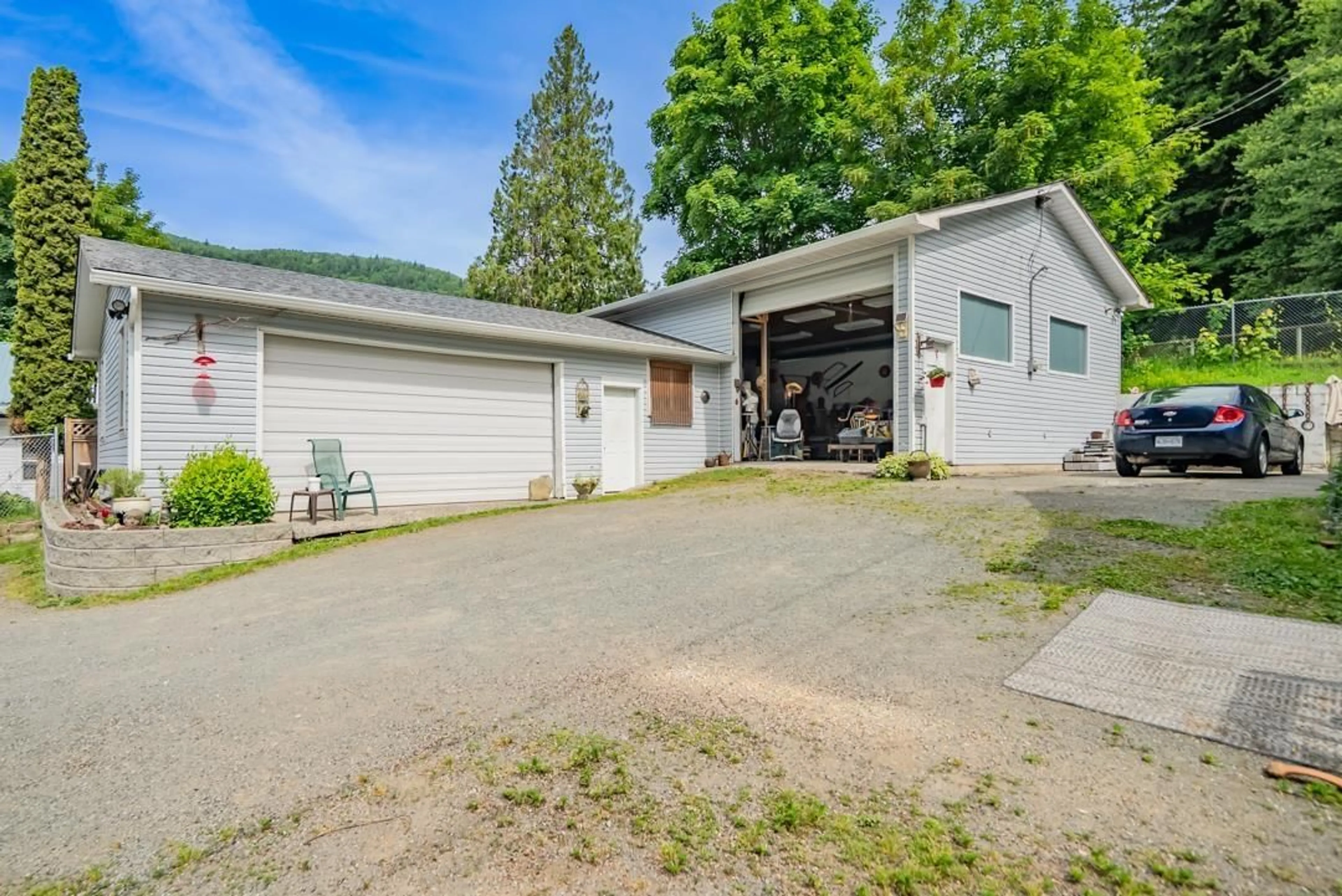 Indoor garage for 37245 KILGARD, Abbotsford British Columbia V3G2H6