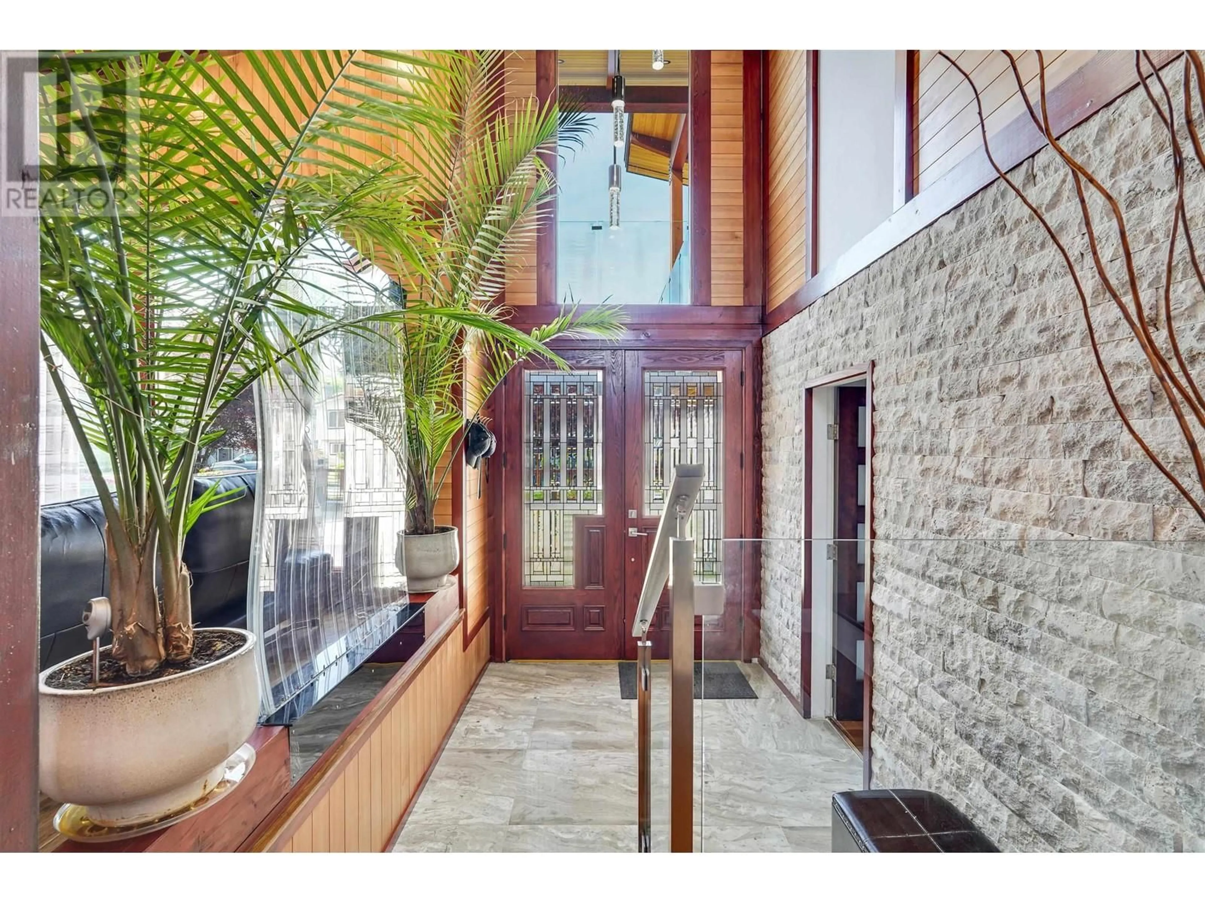 Indoor foyer for 852 WRIGHT AVENUE, Port Coquitlam British Columbia V3B1W1