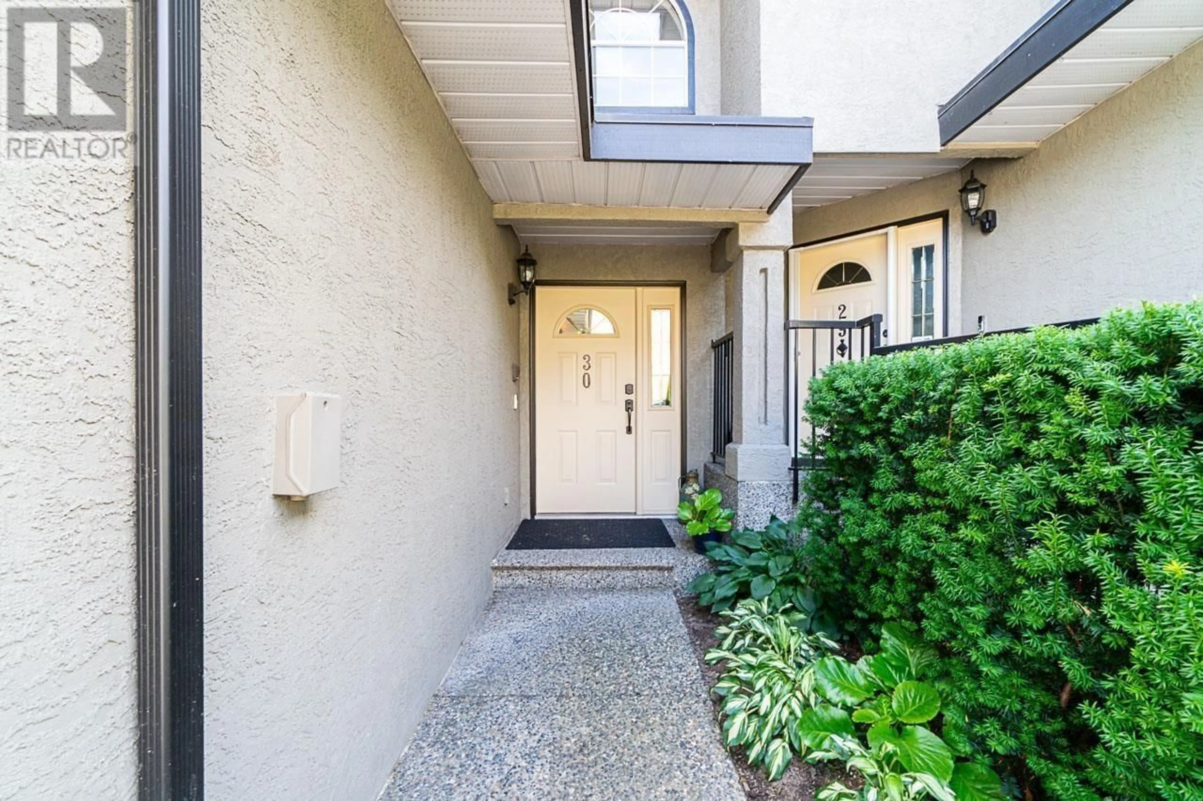 Indoor entryway for 30 - 22488 116 AVENUE, Maple Ridge British Columbia V2X0X6