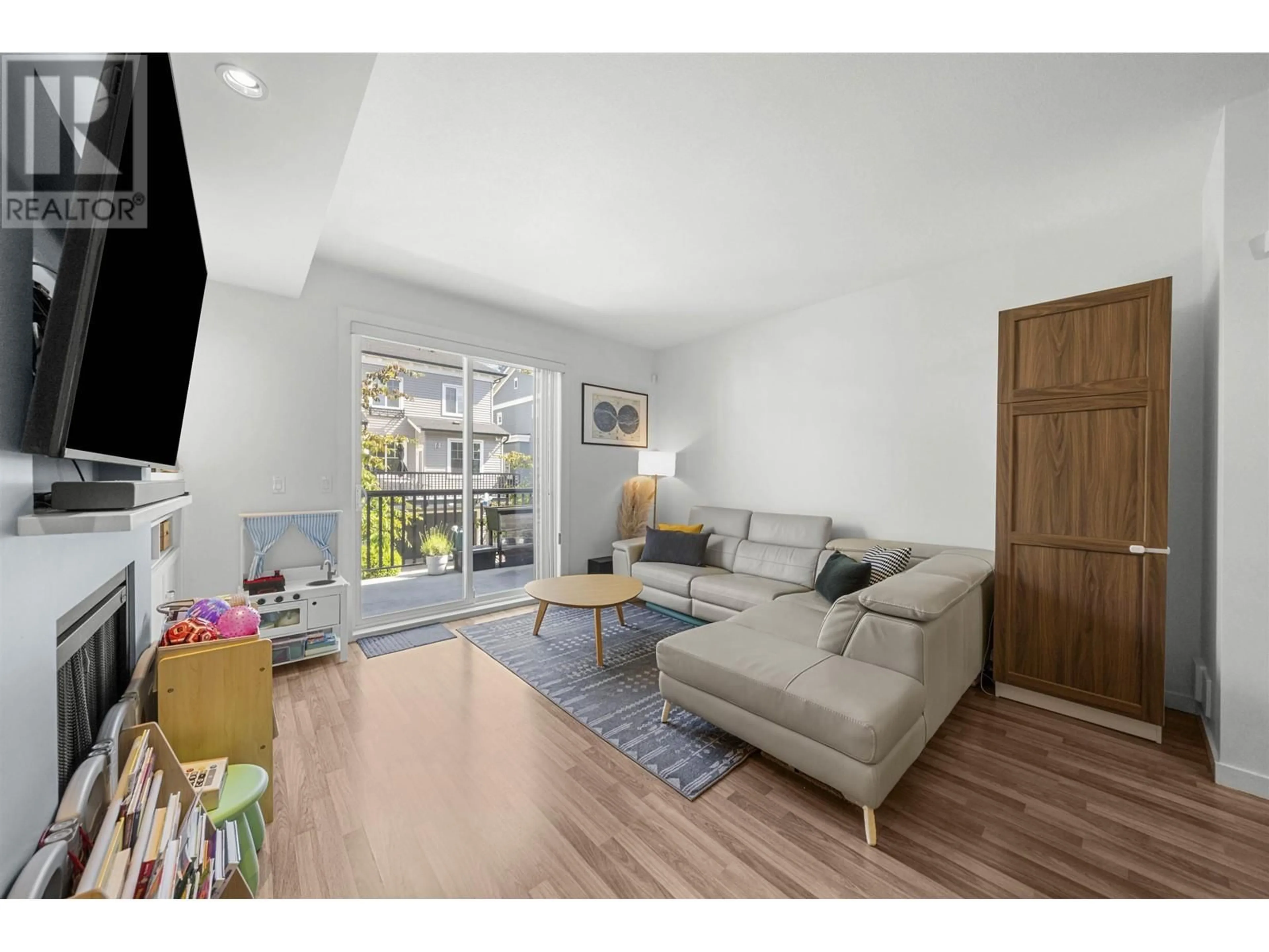 Living room with furniture, wood/laminate floor for 91 - 688 EDGAR AVENUE, Coquitlam British Columbia V3K0A5