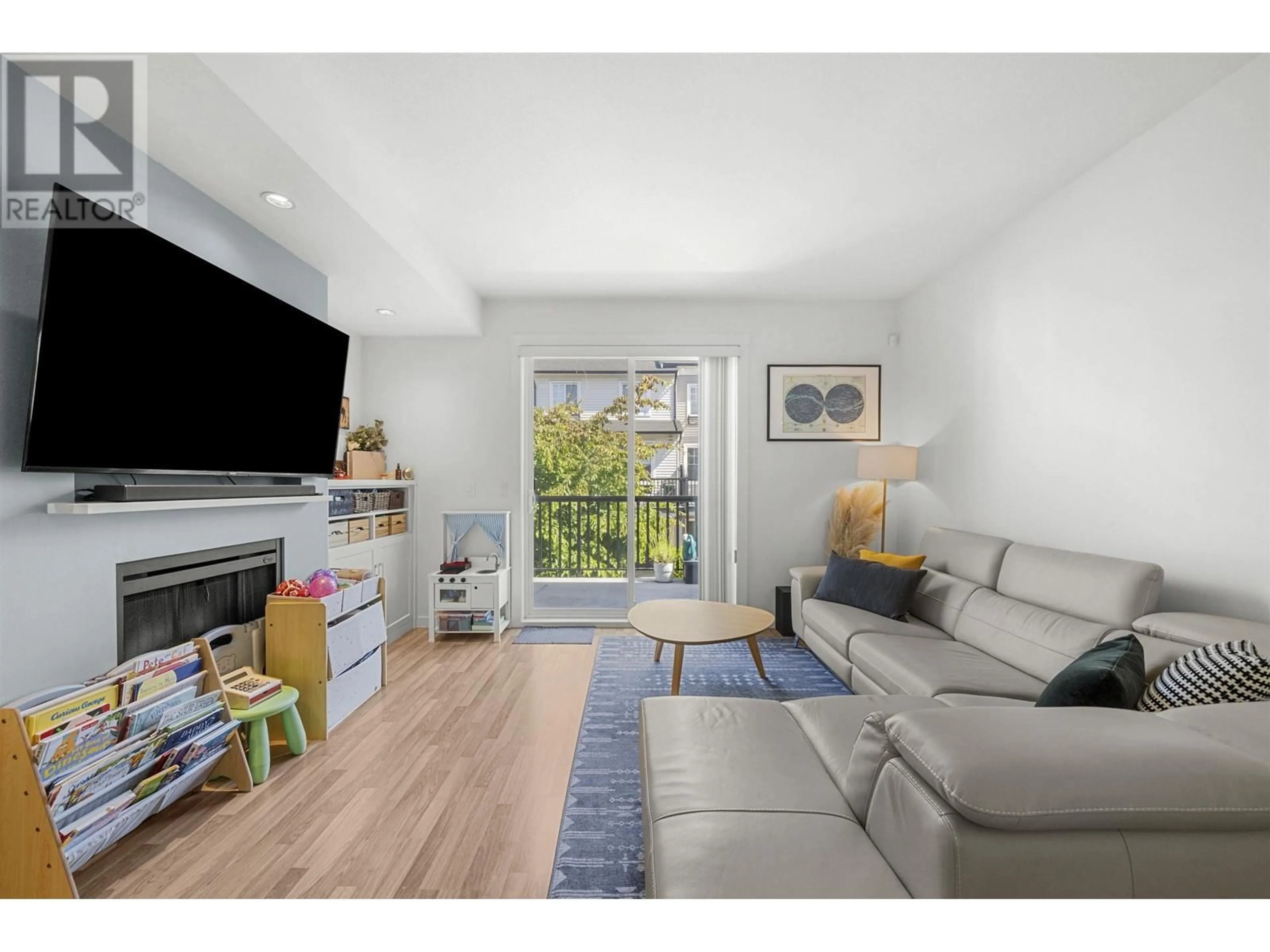 Living room with furniture, wood/laminate floor for 91 - 688 EDGAR AVENUE, Coquitlam British Columbia V3K0A5