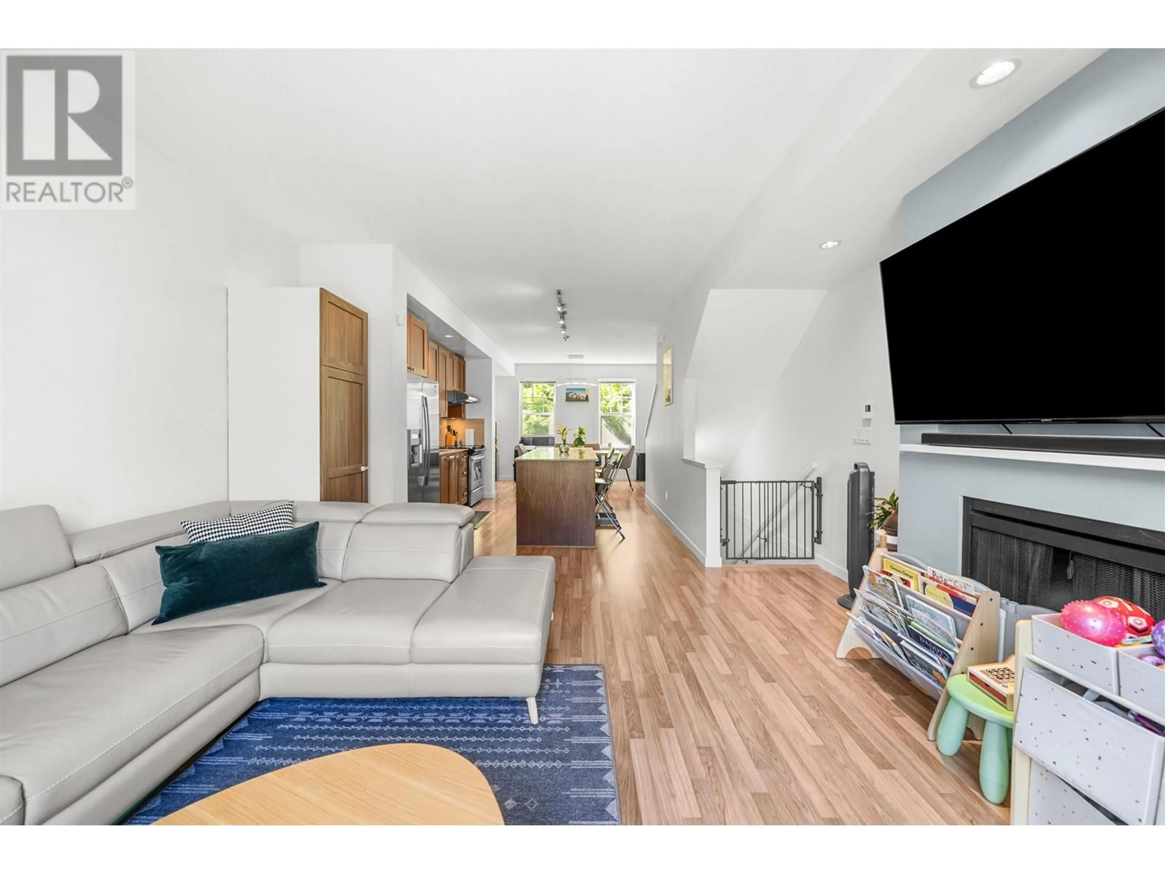 Living room with furniture, unknown for 91 - 688 EDGAR AVENUE, Coquitlam British Columbia V3K0A5