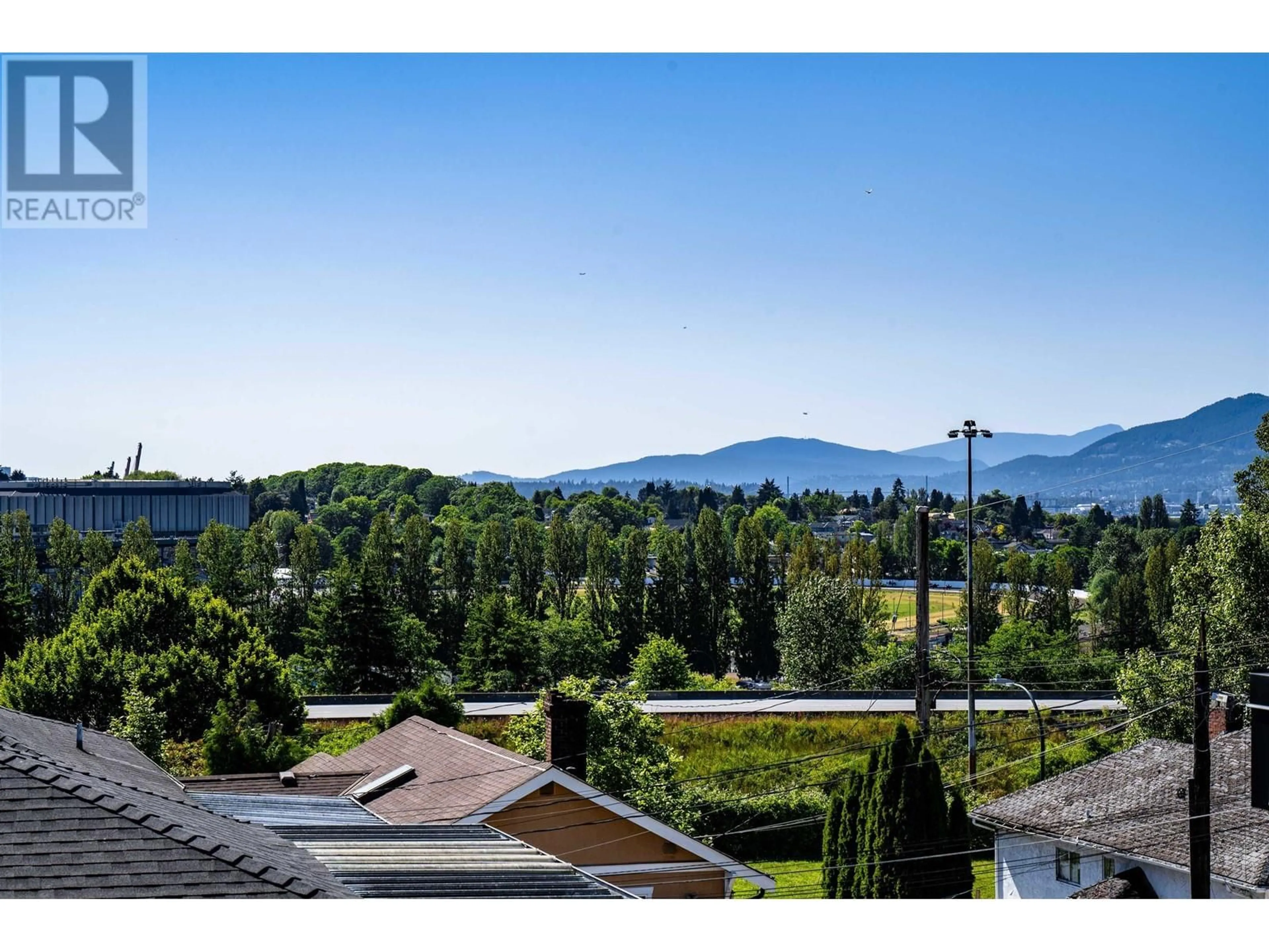 A pic from outside/outdoor area/front of a property/back of a property/a pic from drone, mountain view for 3439 DUNDAS STREET, Vancouver British Columbia V5K1R9