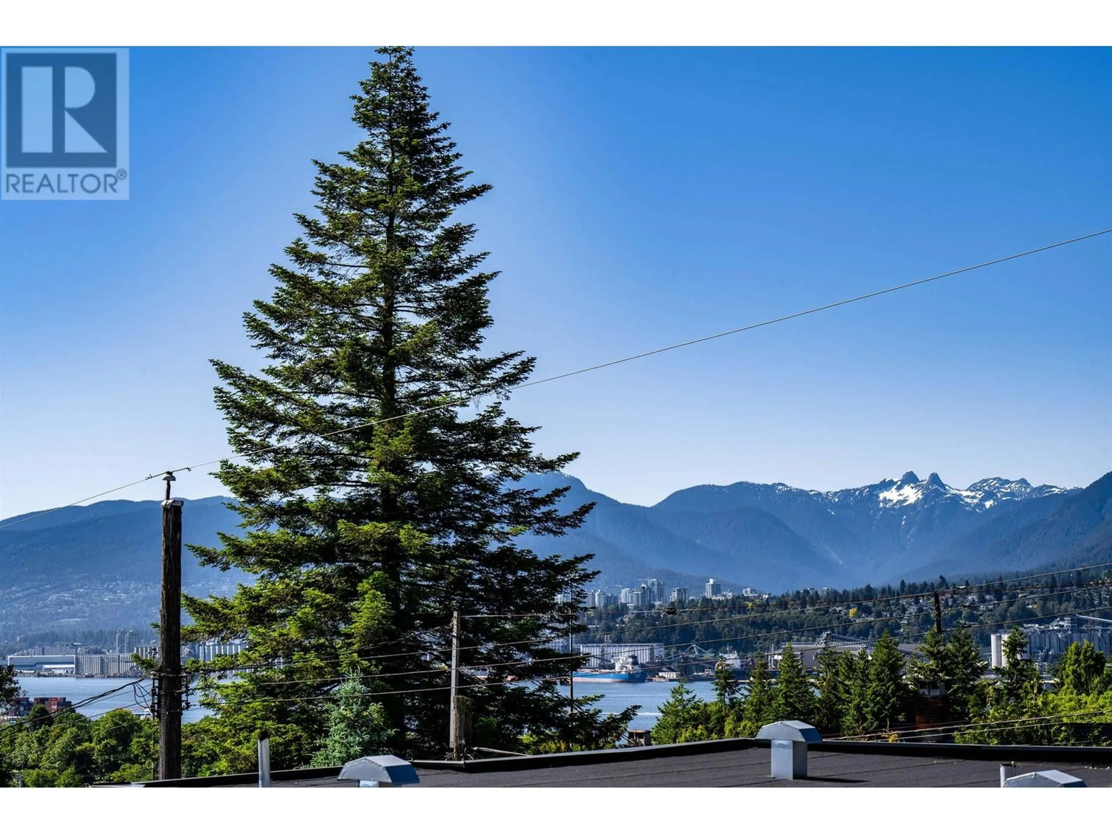 A pic from outside/outdoor area/front of a property/back of a property/a pic from drone, water/lake/river/ocean view for 3439 DUNDAS STREET, Vancouver British Columbia V5K1R9