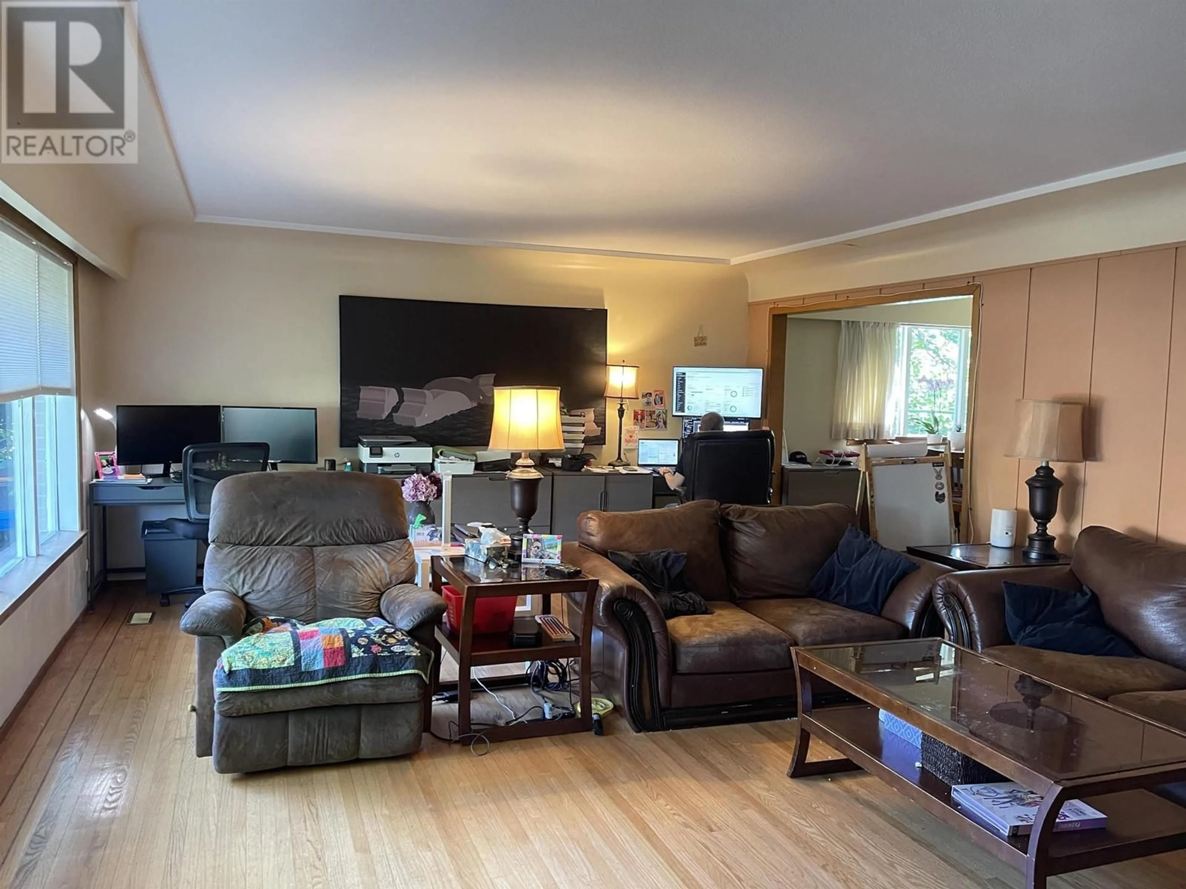 Living room with furniture, wood/laminate floor for 11949 220 STREET, Maple Ridge British Columbia V2X5R3