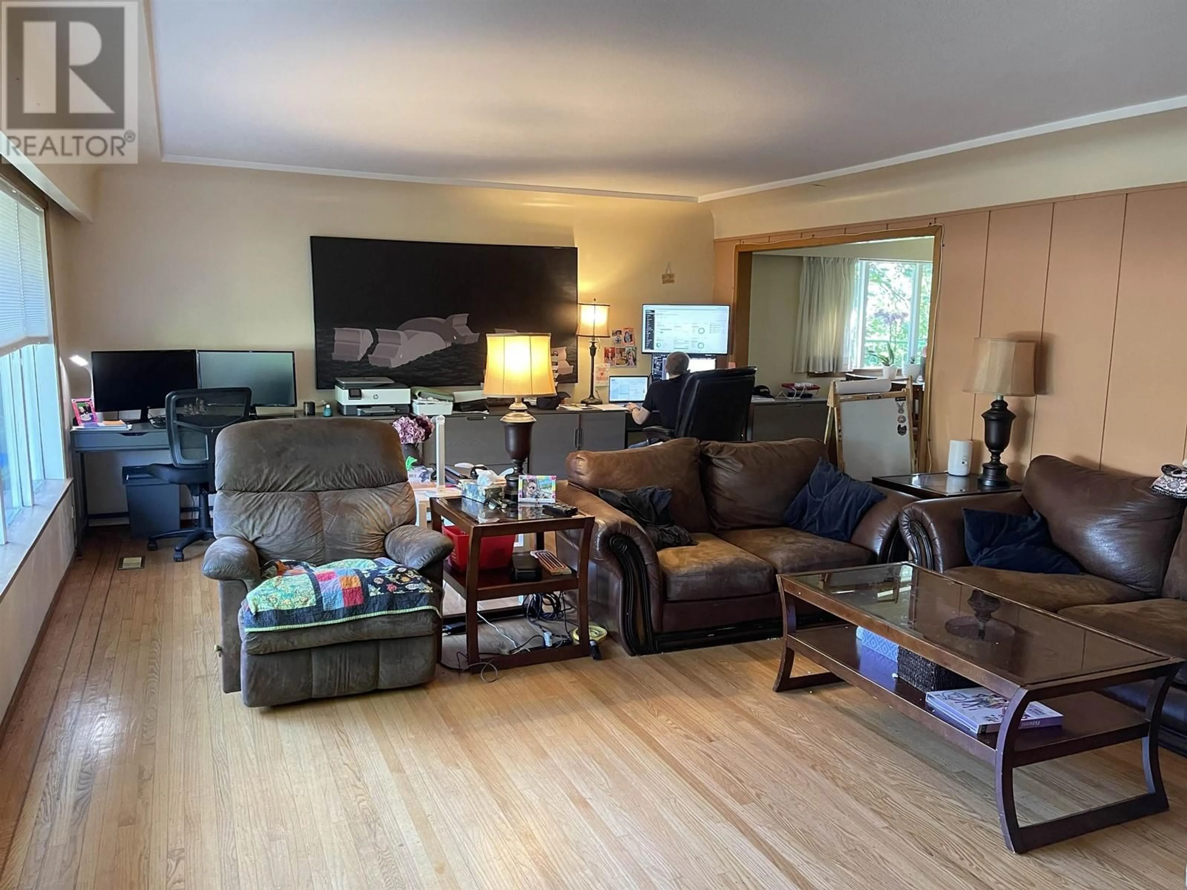 Living room with furniture, wood/laminate floor for 11949 220 STREET, Maple Ridge British Columbia V2X5R3
