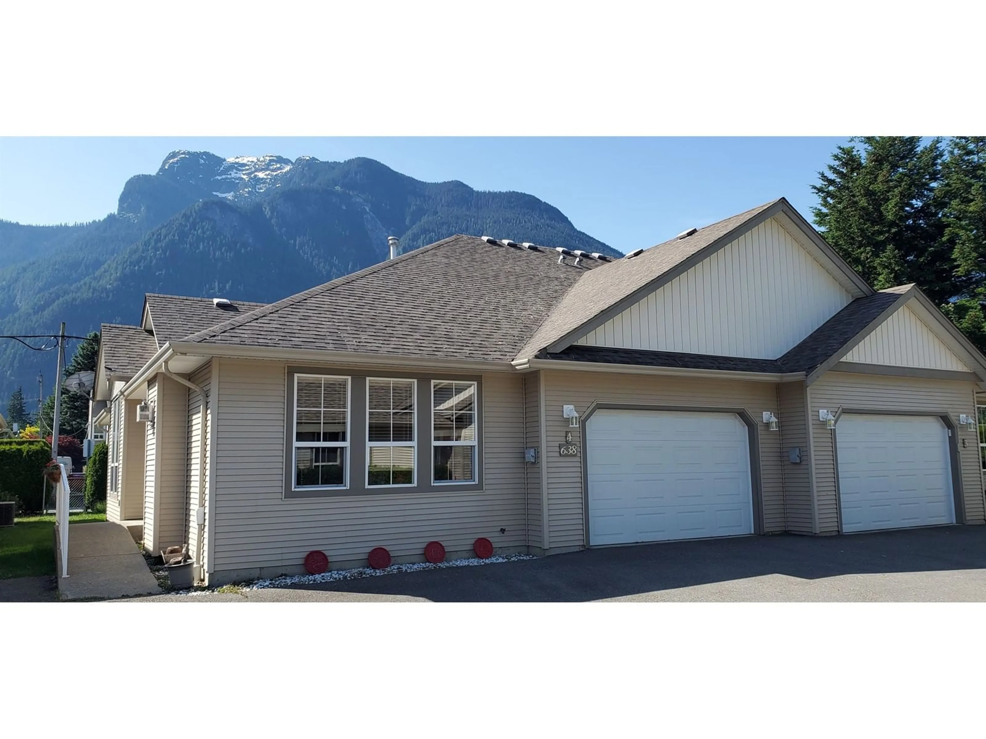 Home with vinyl exterior material, mountain view for 4 - 638 COQUIHALLA STREET, Hope British Columbia V0X1L0