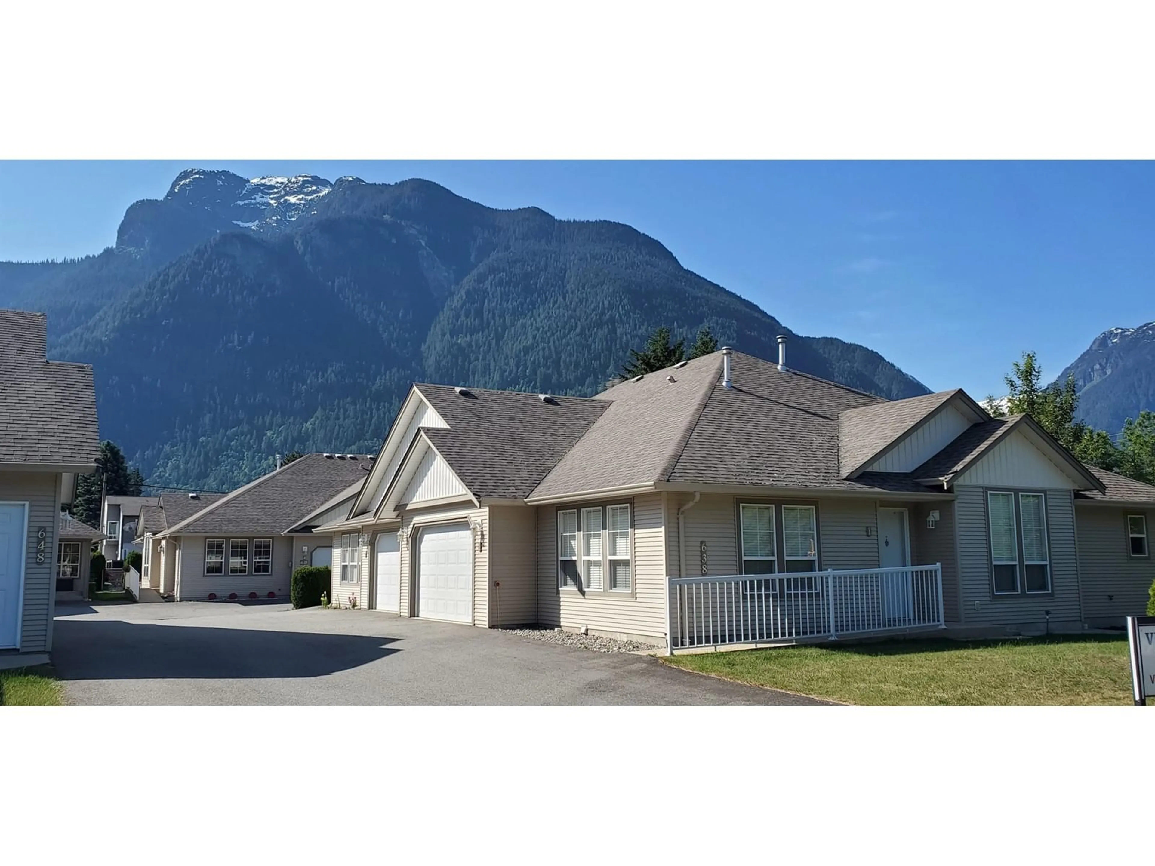 A pic from outside/outdoor area/front of a property/back of a property/a pic from drone, mountain view for 4 - 638 COQUIHALLA STREET, Hope British Columbia V0X1L0