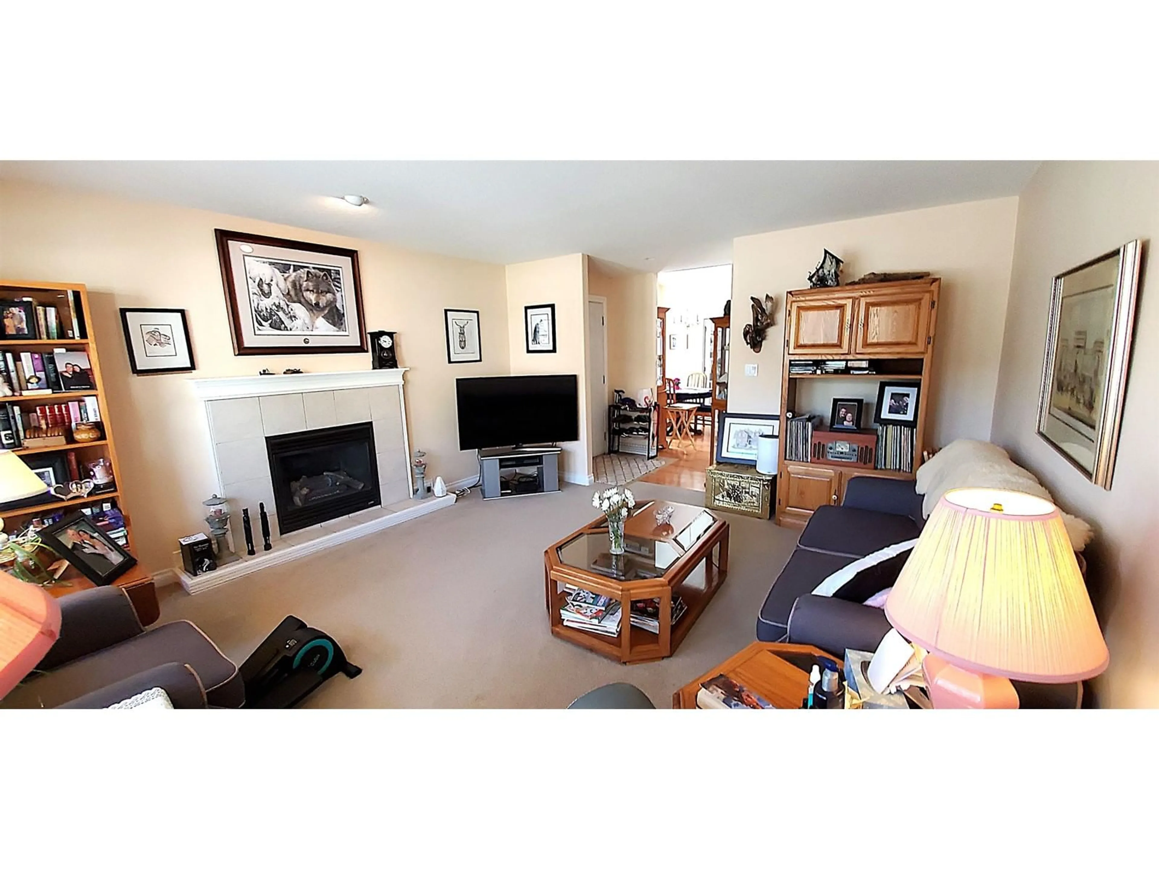 Living room with furniture, wood/laminate floor for 4 - 638 COQUIHALLA STREET, Hope British Columbia V0X1L0
