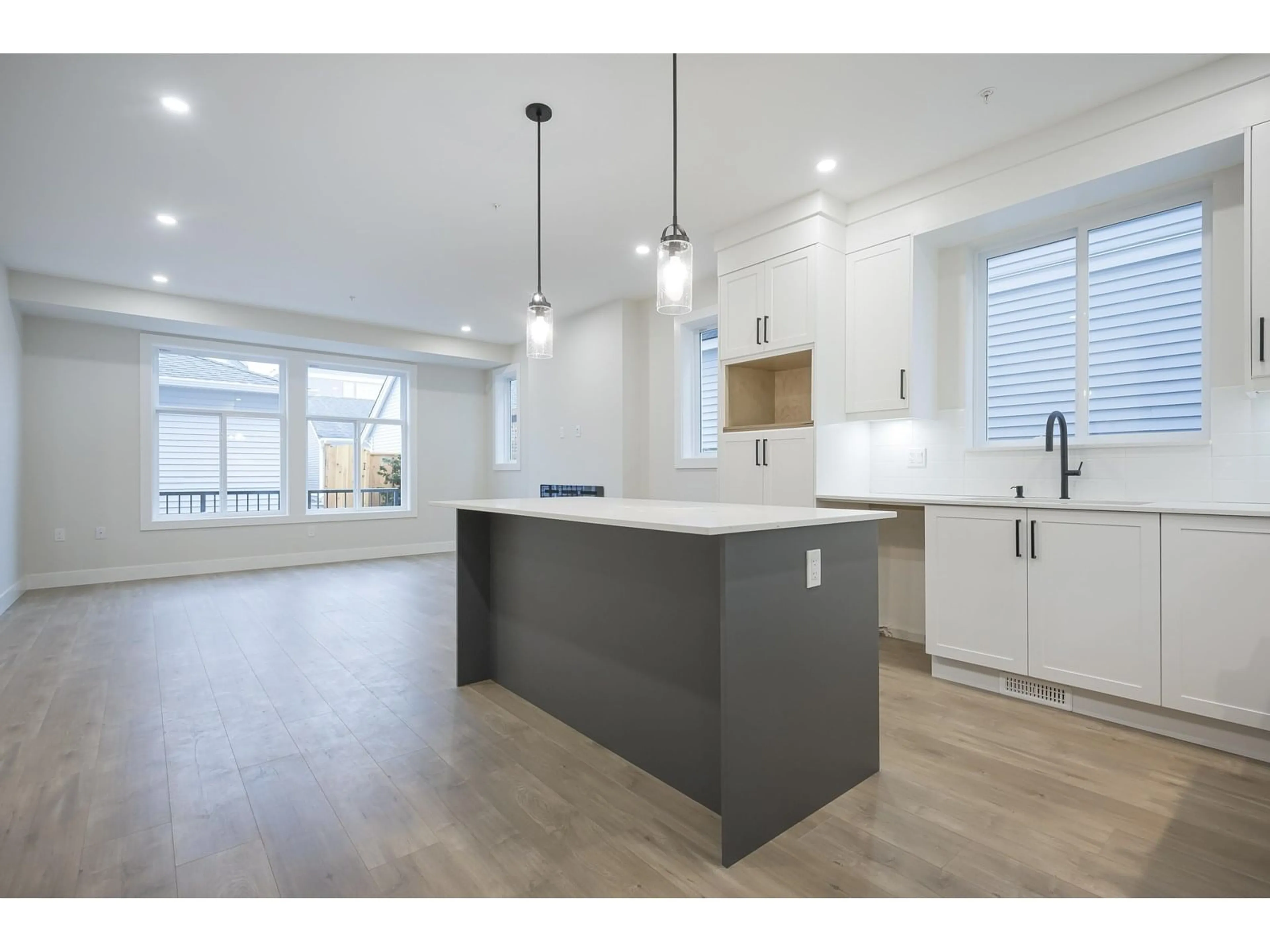 Open concept kitchen, unknown for 20512 76A, Langley British Columbia V2Y3T1