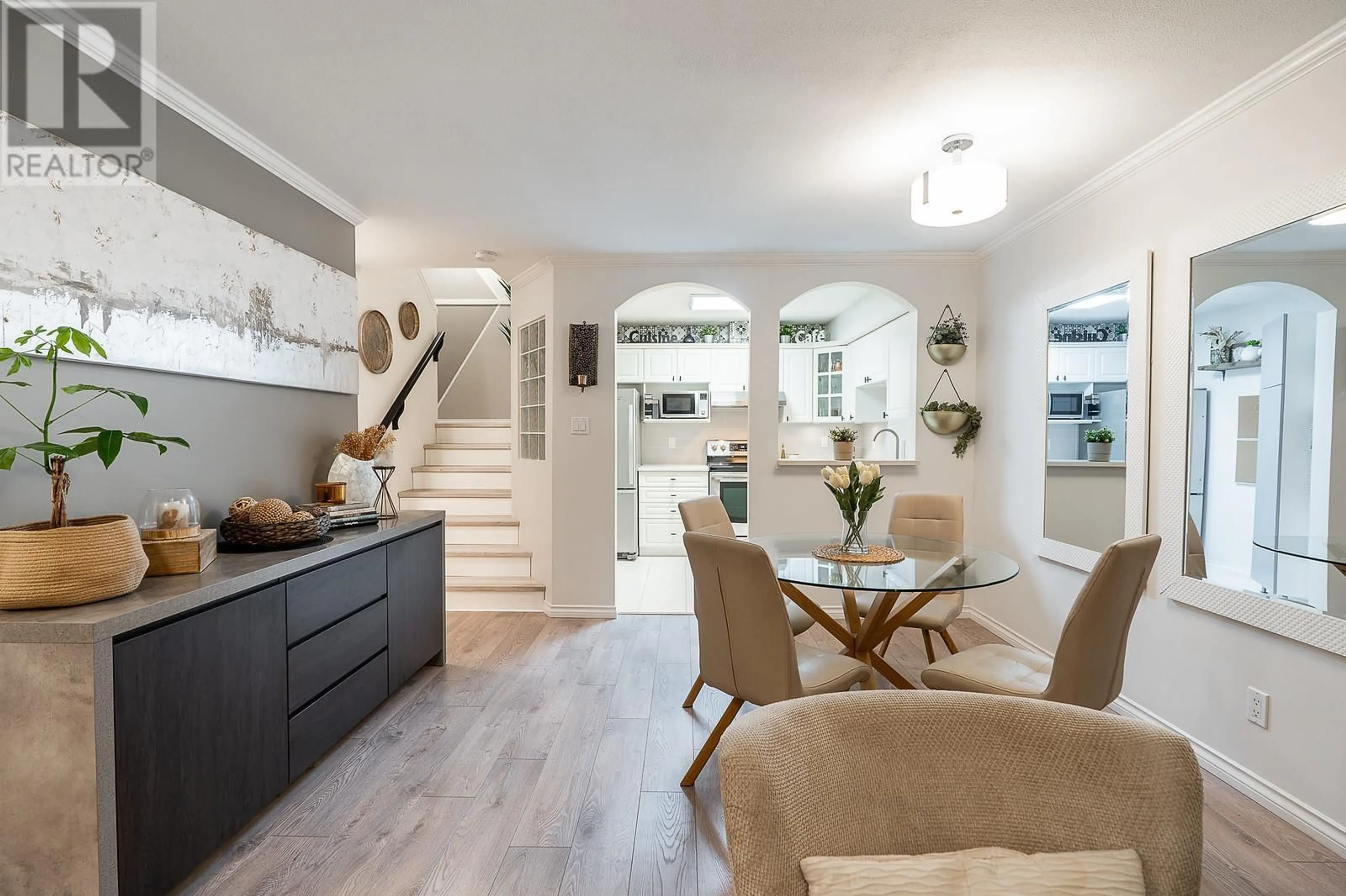 Open concept kitchen, wood/laminate floor for 26 - 7488 SALISBURY AVENUE, Burnaby British Columbia V5E3A3