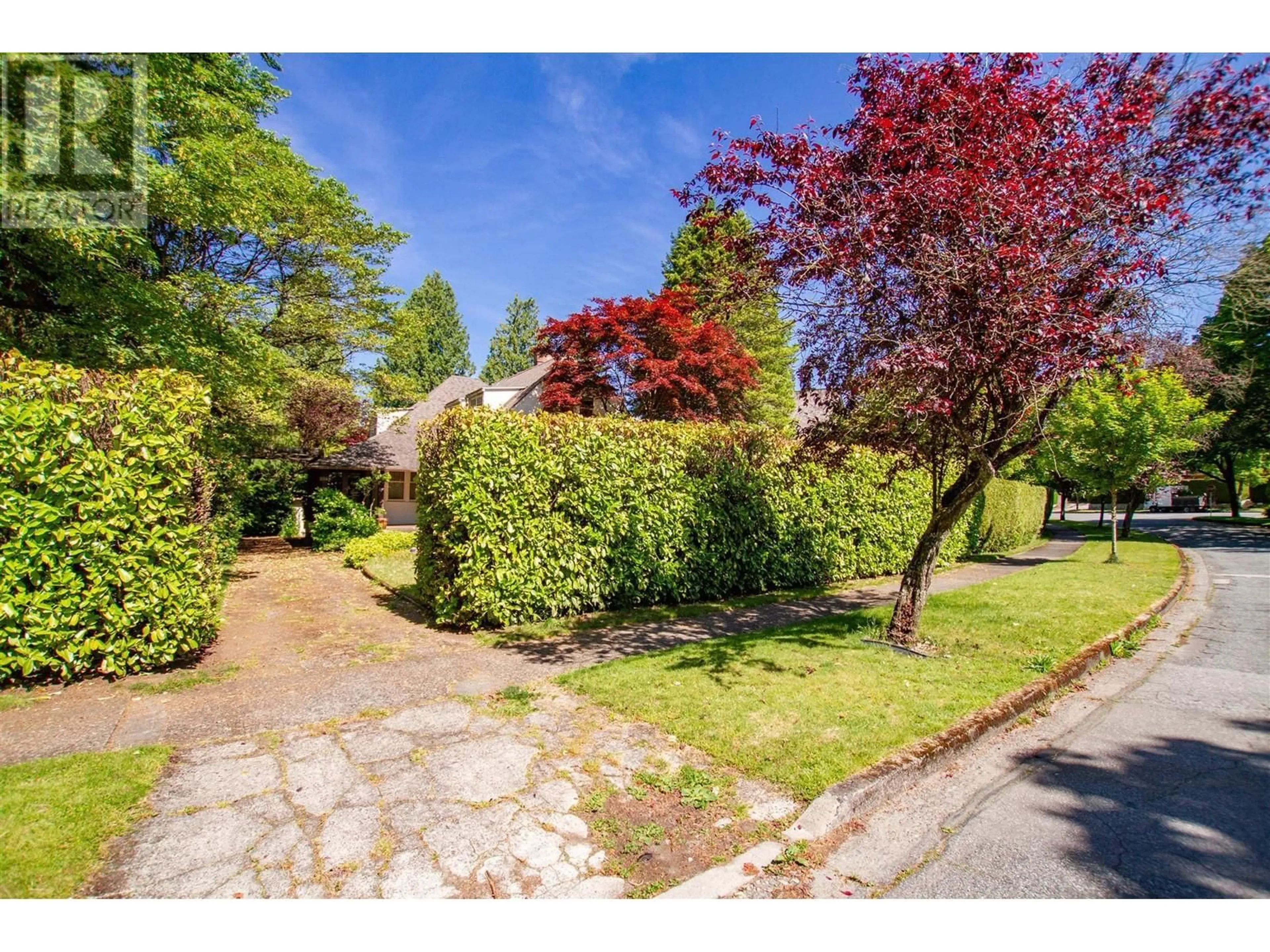 A pic from outside/outdoor area/front of a property/back of a property/a pic from drone, street for 5549 CHURCHILL STREET, Vancouver British Columbia V6M3G8