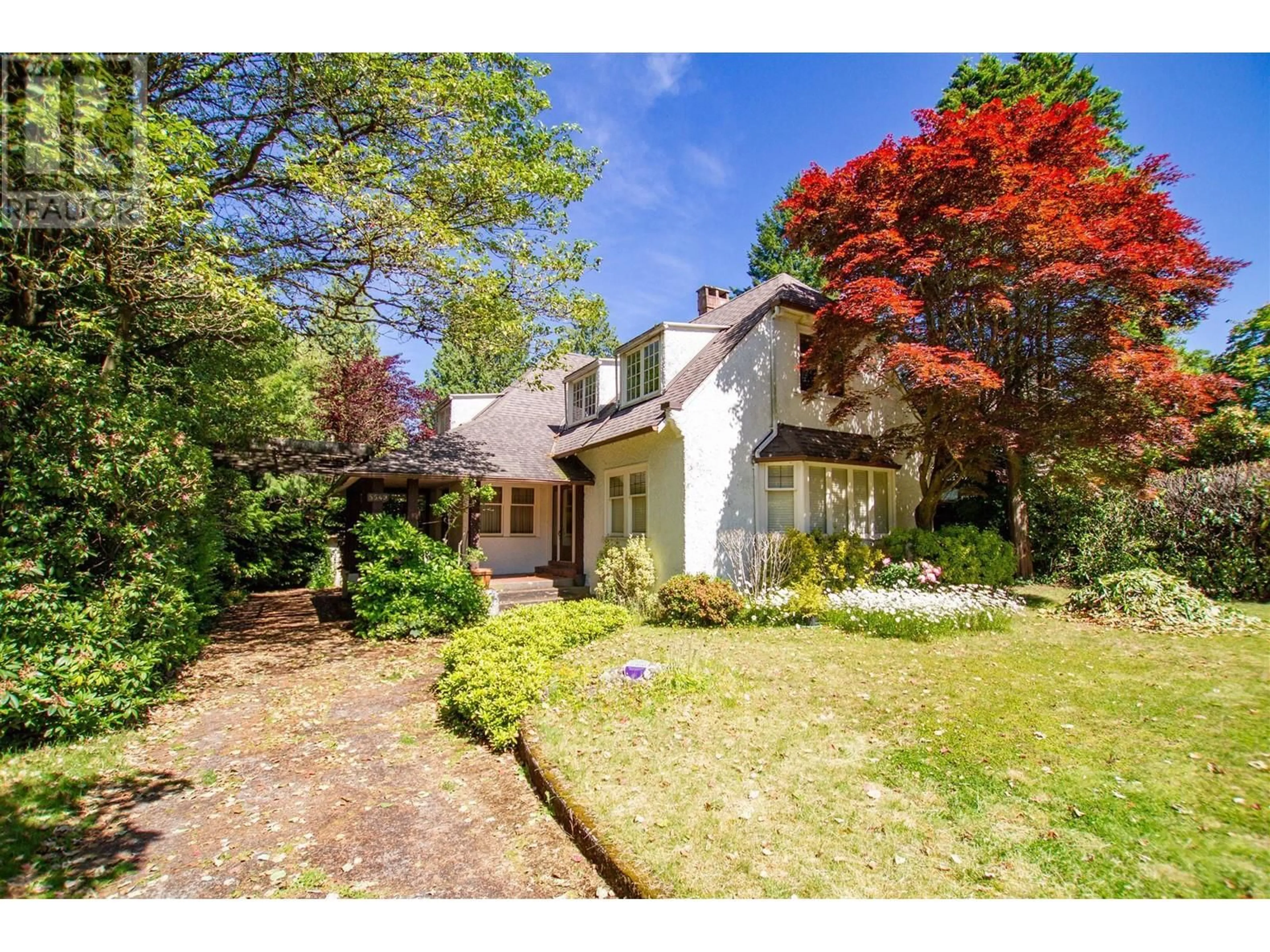 A pic from outside/outdoor area/front of a property/back of a property/a pic from drone, street for 5549 CHURCHILL STREET, Vancouver British Columbia V6M3G8