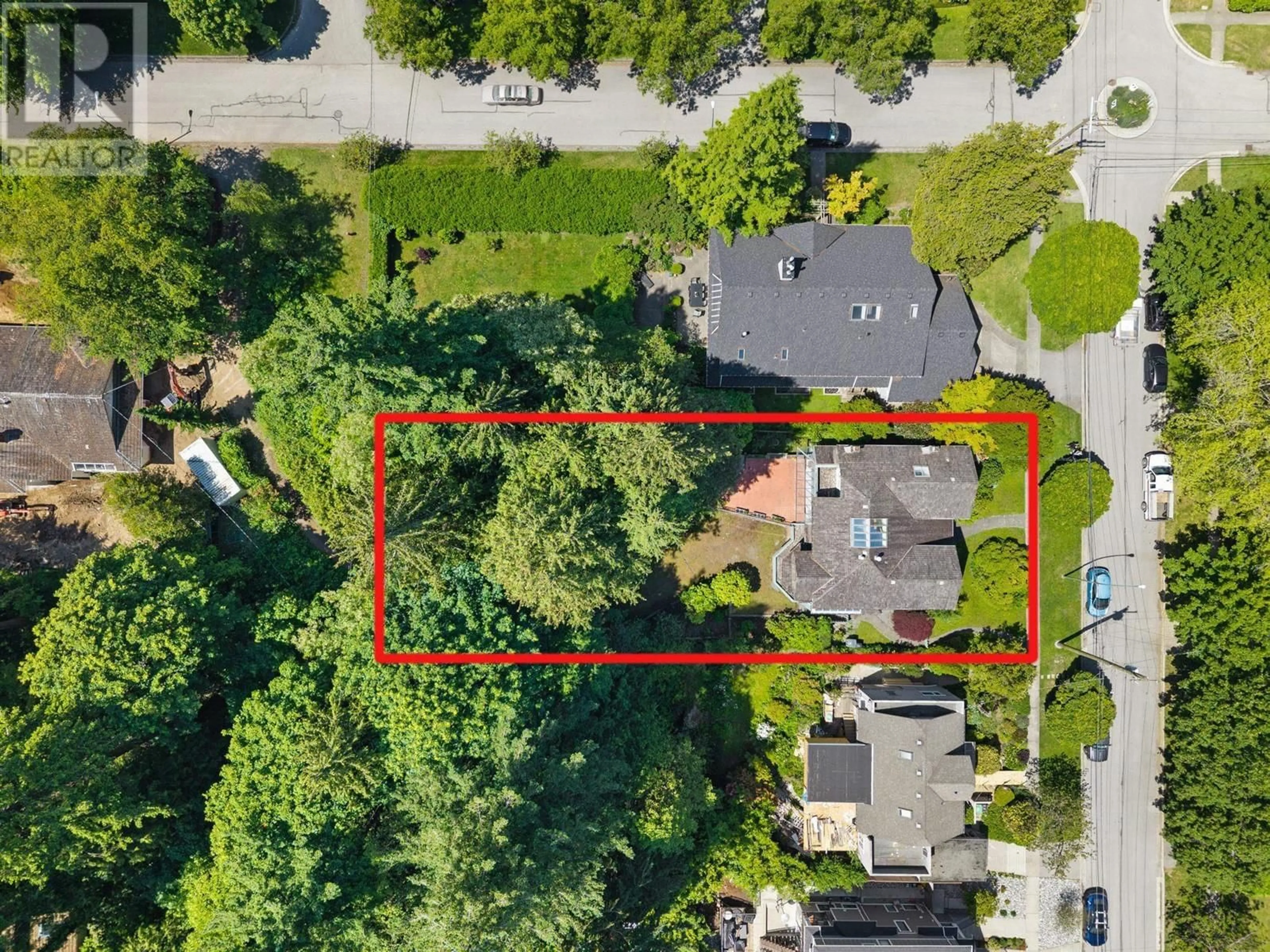 A pic from outside/outdoor area/front of a property/back of a property/a pic from drone, street for 3470 43RD AVENUE, Vancouver British Columbia V6N3J7