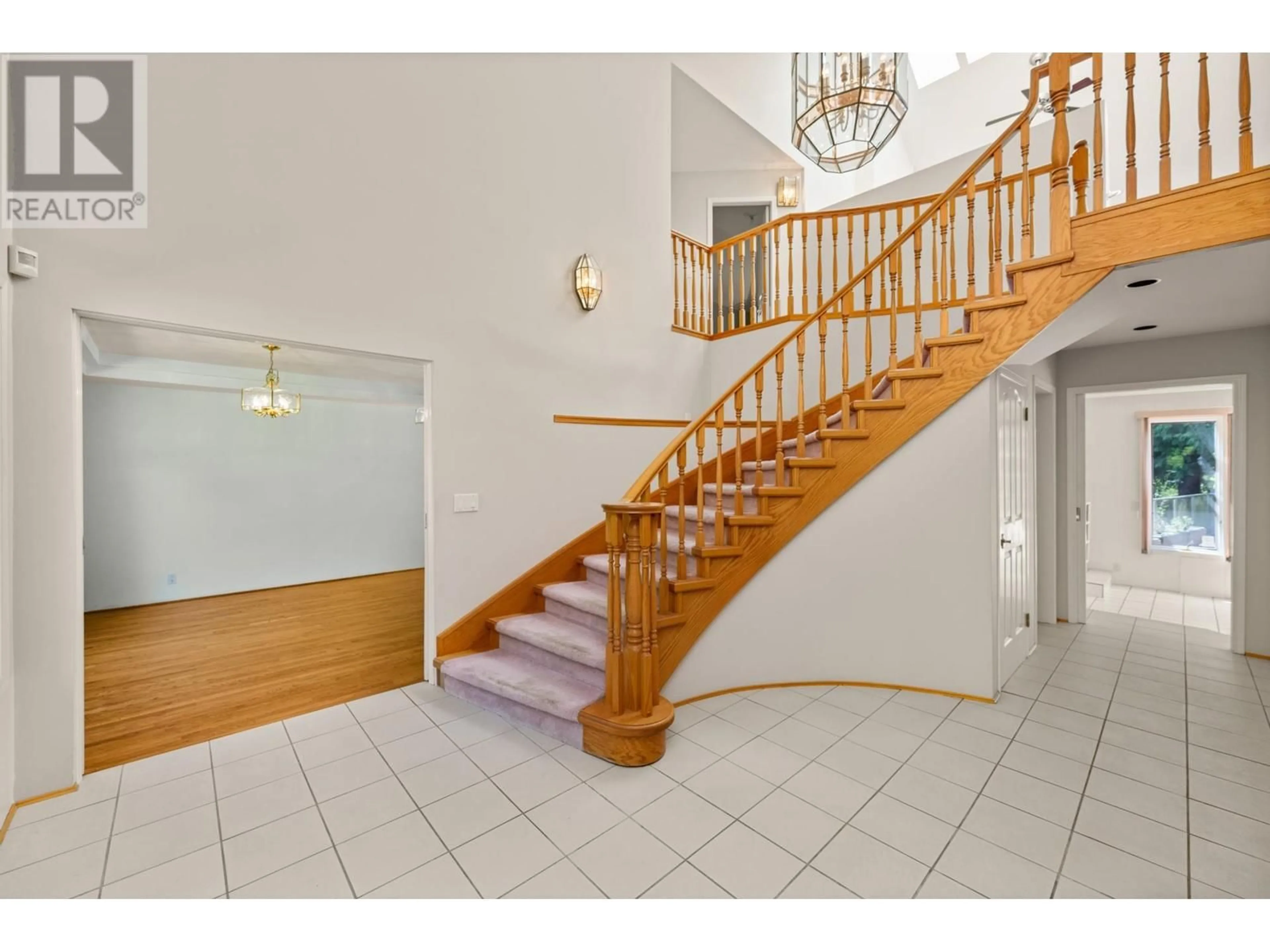Indoor foyer for 3470 43RD AVENUE, Vancouver British Columbia V6N3J7