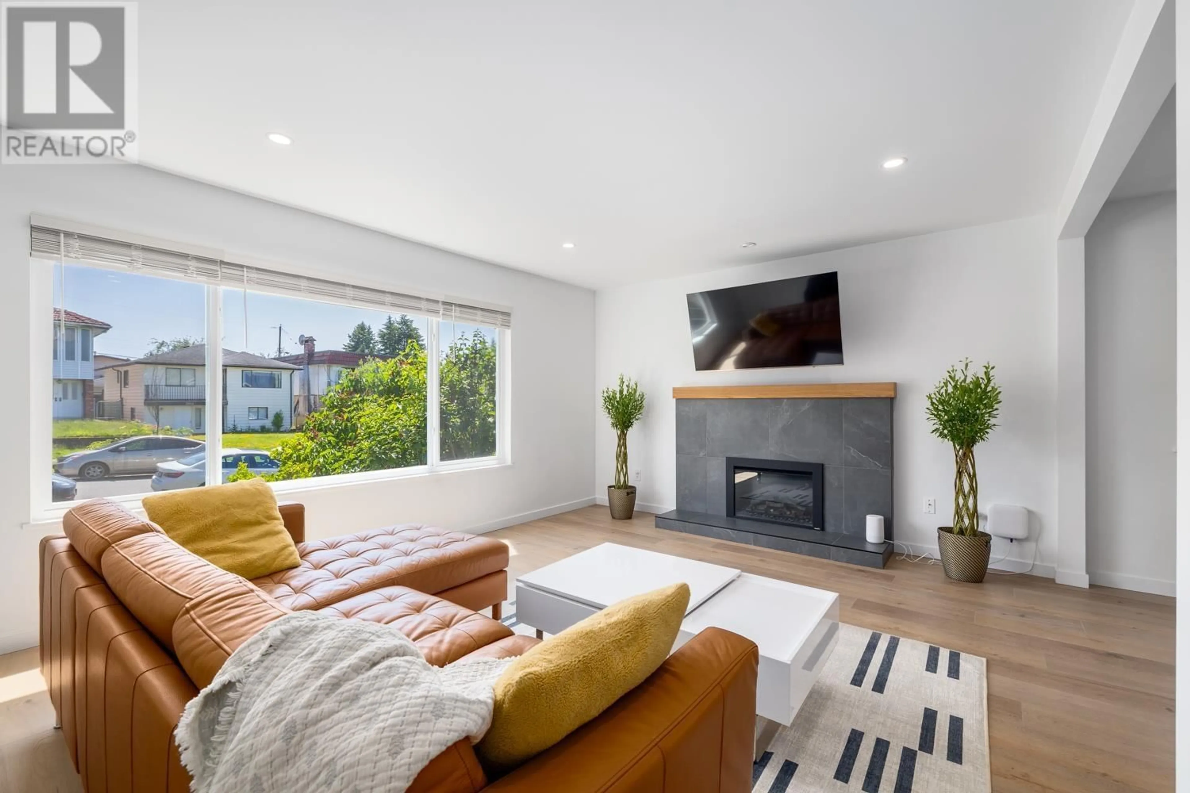Living room with furniture, unknown for 3151 23RD AVENUE, Vancouver British Columbia V5R1B4