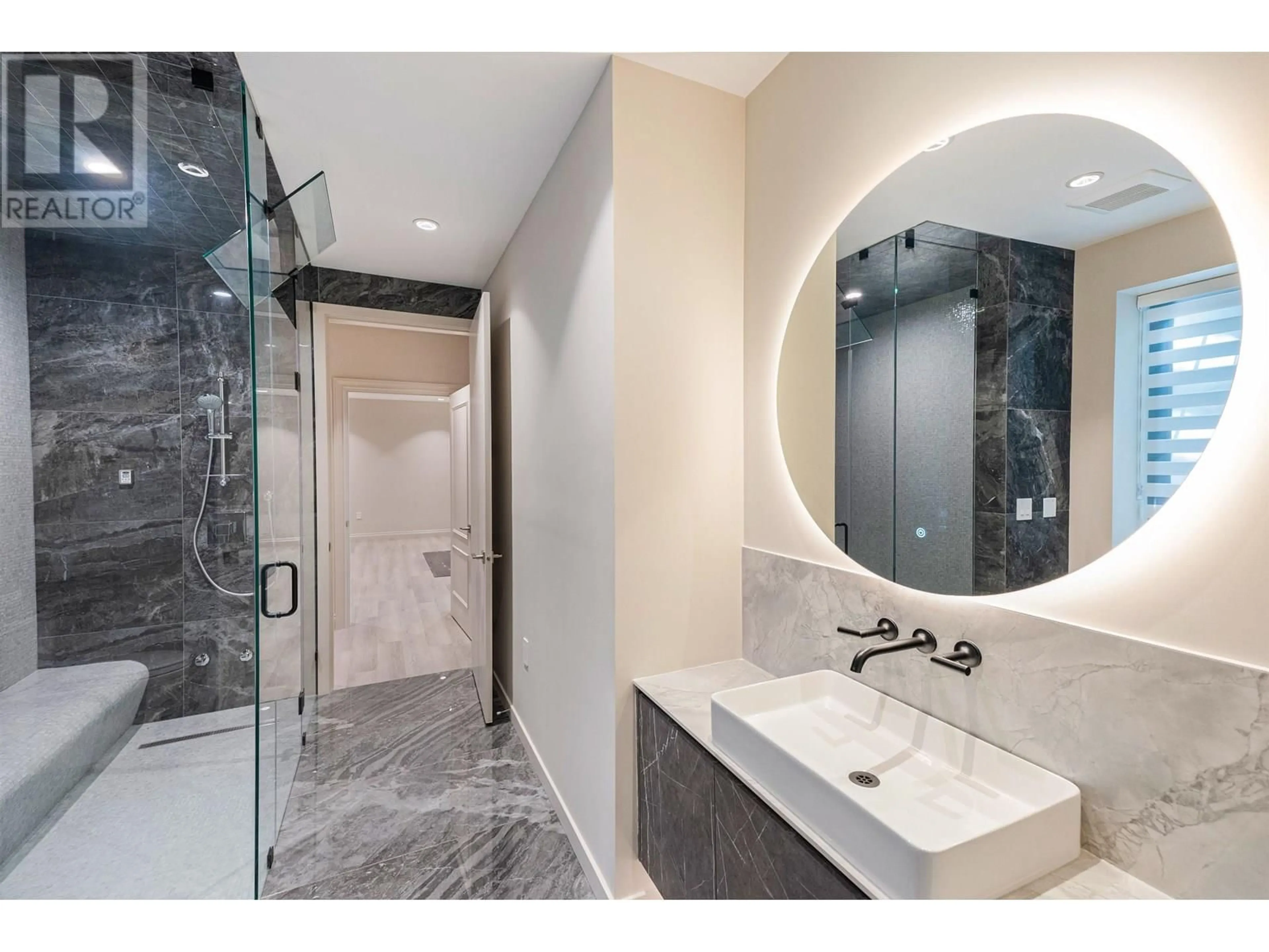 Contemporary bathroom, ceramic/tile floor for 6363 BUCKINGHAM DRIVE, Burnaby British Columbia V5E4B5