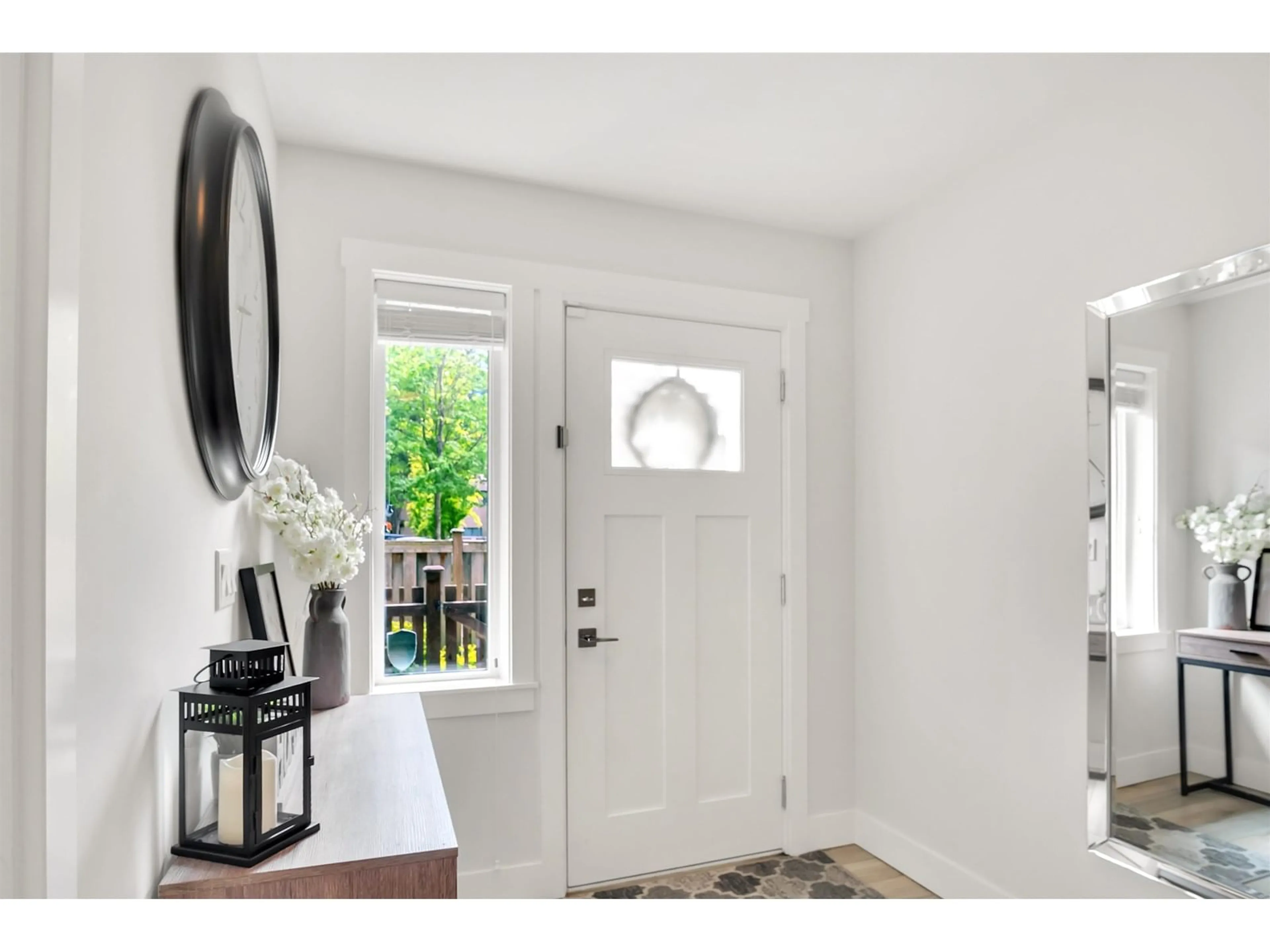 Indoor entryway for 11 - 303 171, Surrey British Columbia N0N0N0