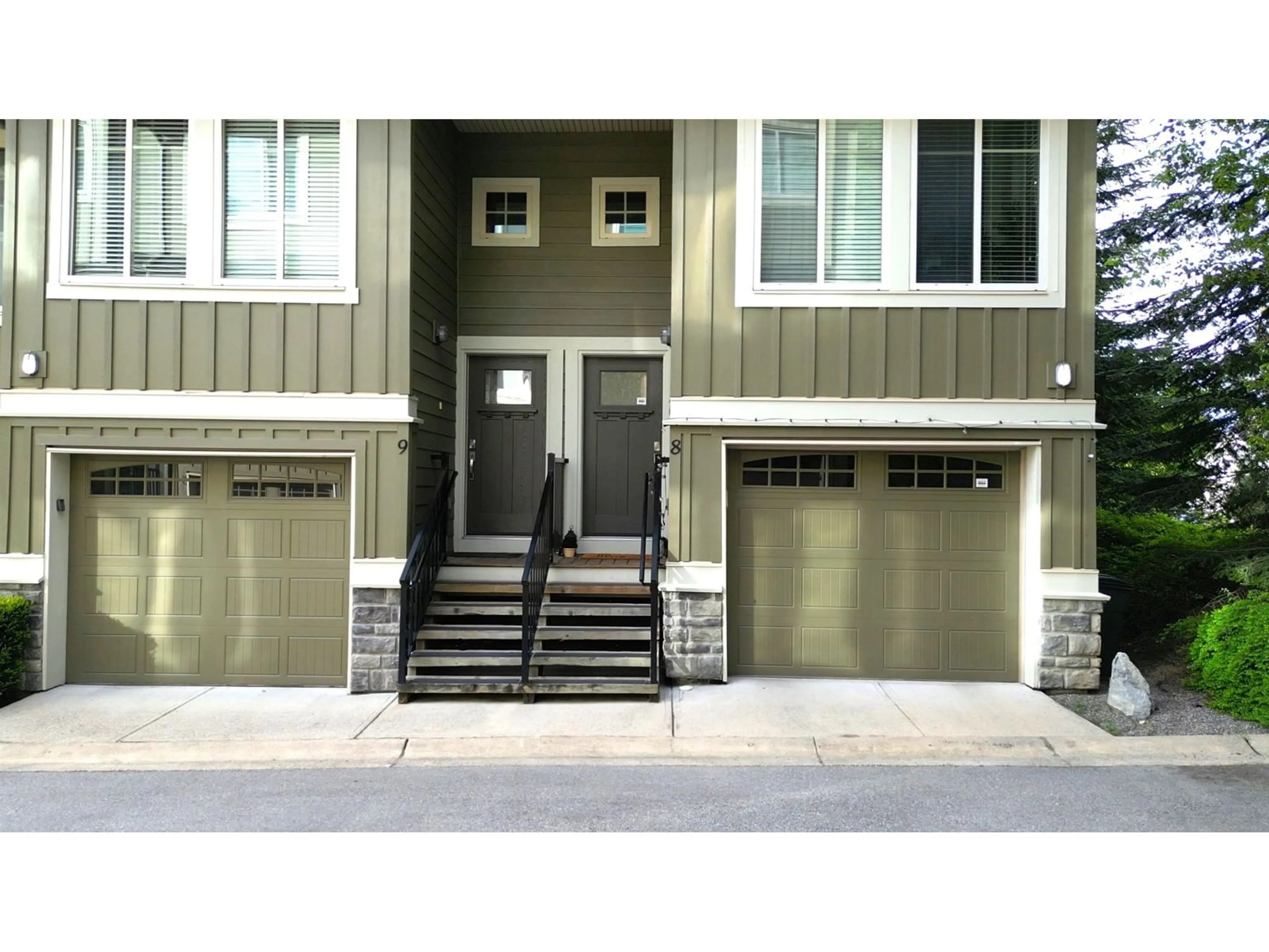 Unknown for 8 - 3266 147, Surrey British Columbia V4P1Z8