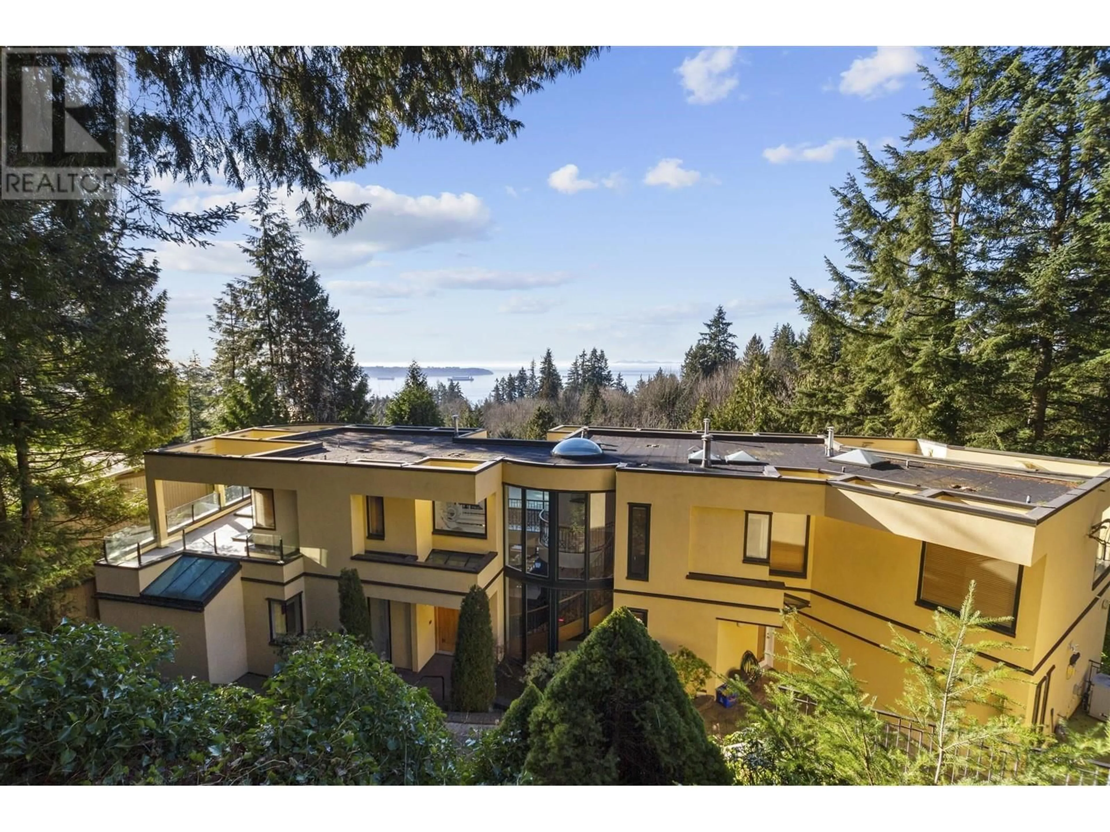 A pic from outside/outdoor area/front of a property/back of a property/a pic from drone, unknown for 2780 ROSEBERY AVENUE, West Vancouver British Columbia V7V3A2