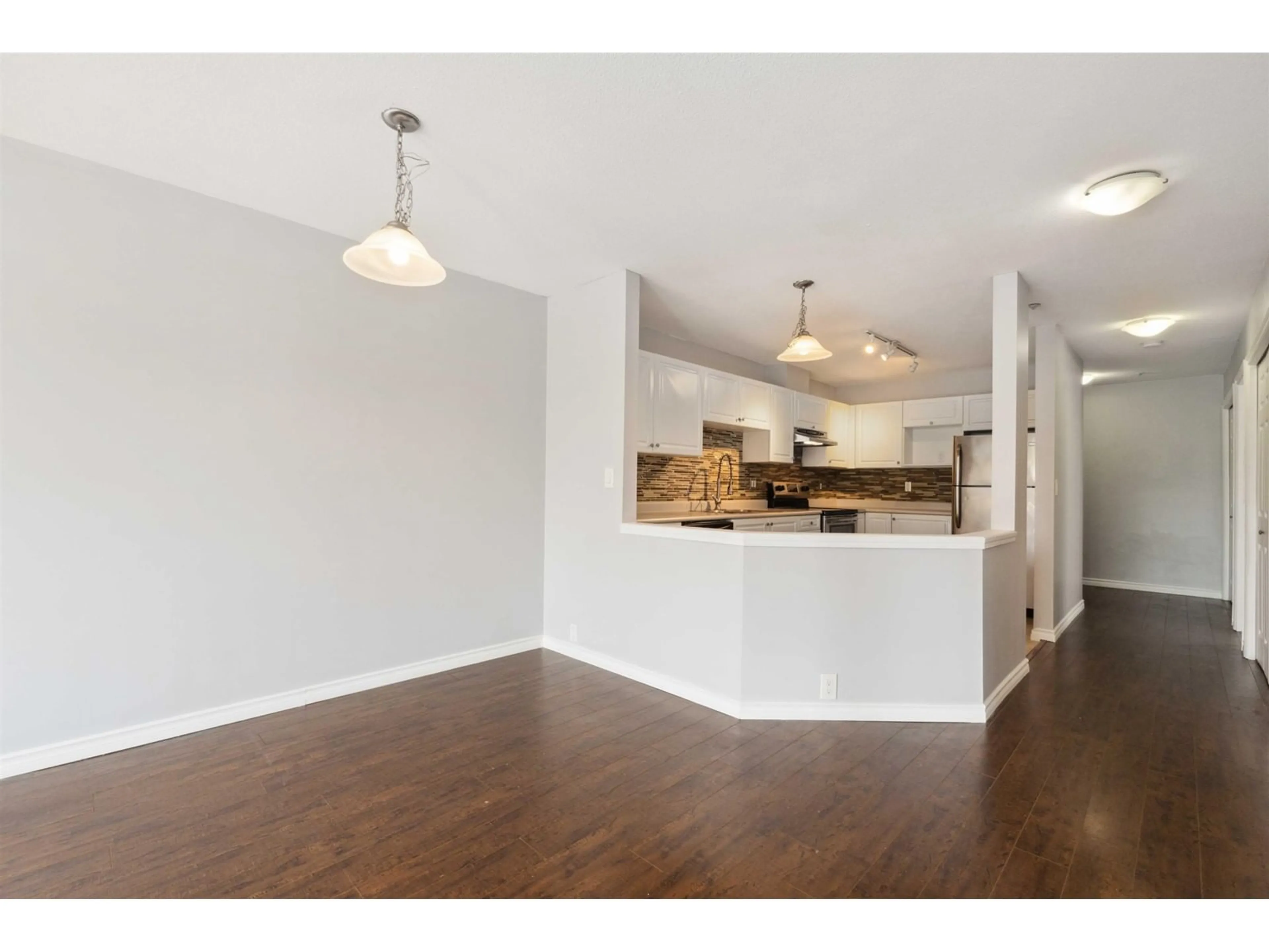 Open concept kitchen, wood/laminate floor for 303 - 5499 203, Langley British Columbia V3A1W1