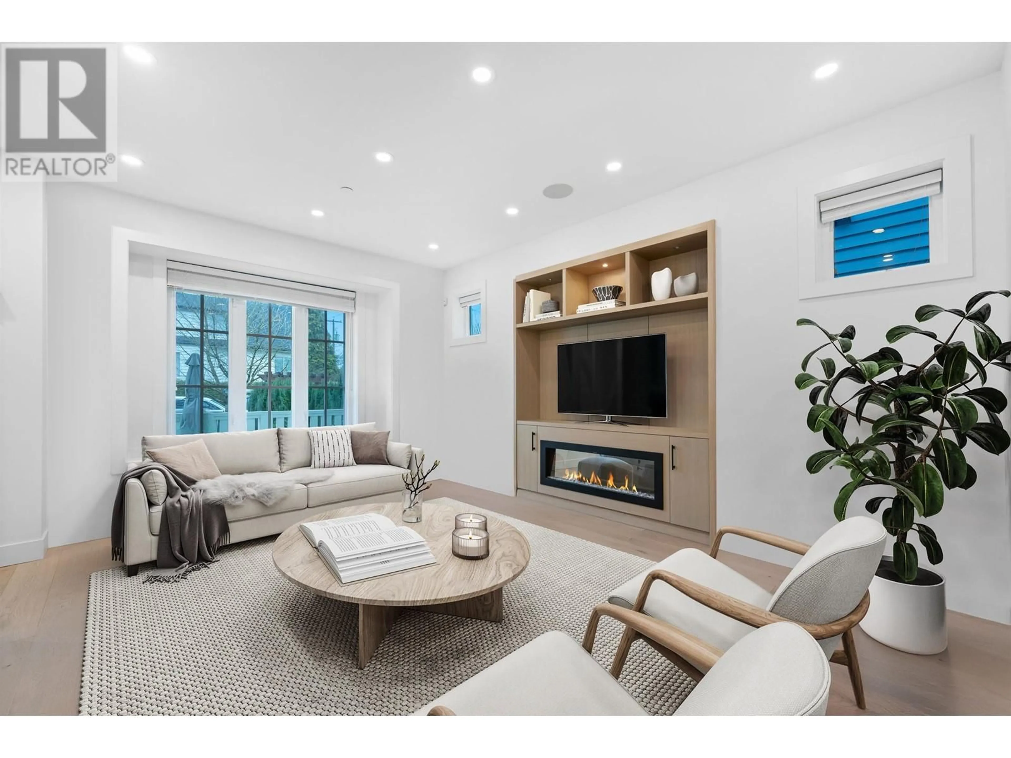 Living room with furniture, unknown for 978 13TH AVENUE, Vancouver British Columbia V5T2L6