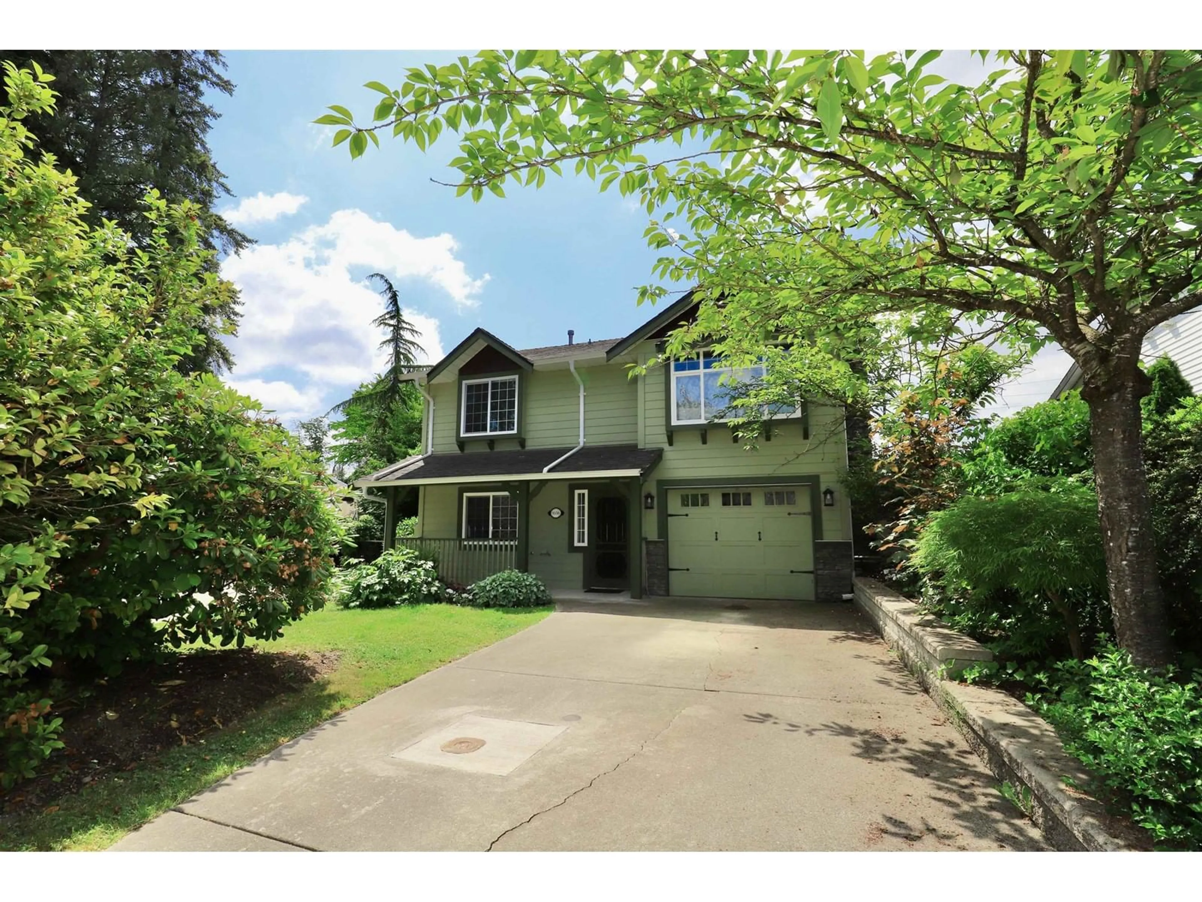 A pic from outside/outdoor area/front of a property/back of a property/a pic from drone, street for 9556 214A, Langley British Columbia V1M1T4