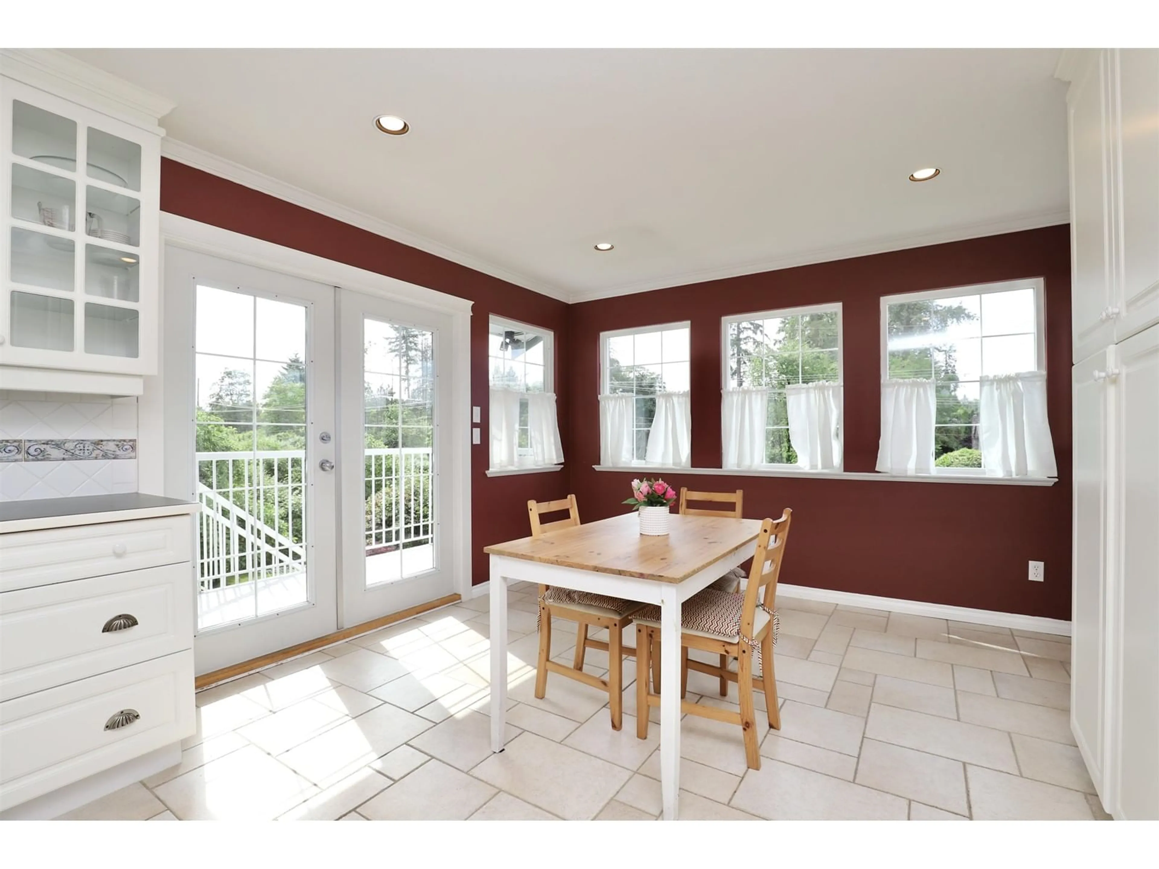 Dining room, ceramic/tile floor for 9556 214A, Langley British Columbia V1M1T4