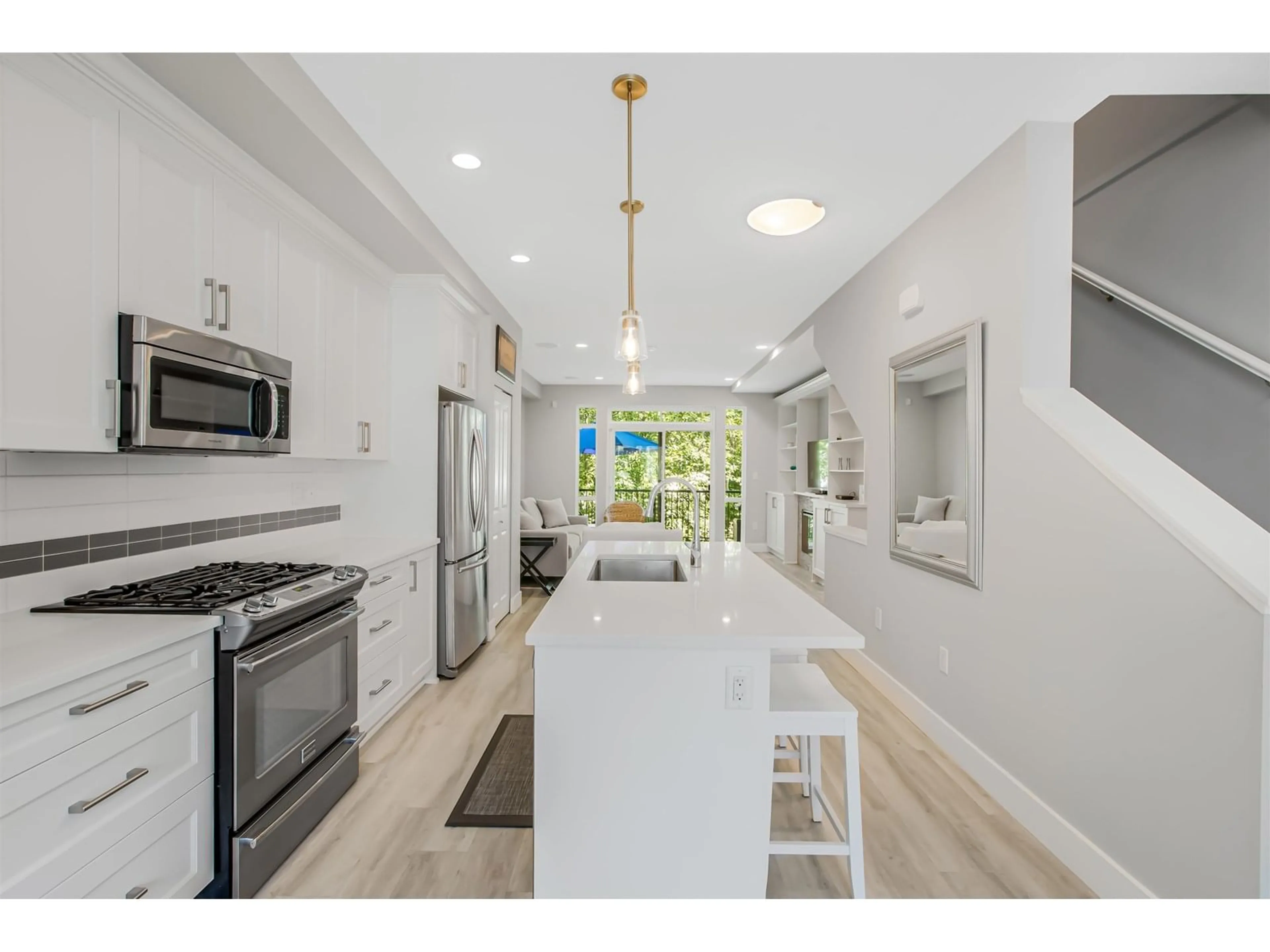 Open concept kitchen, ceramic/tile floor for 61 - 3039 156, Surrey British Columbia V3Z6T5