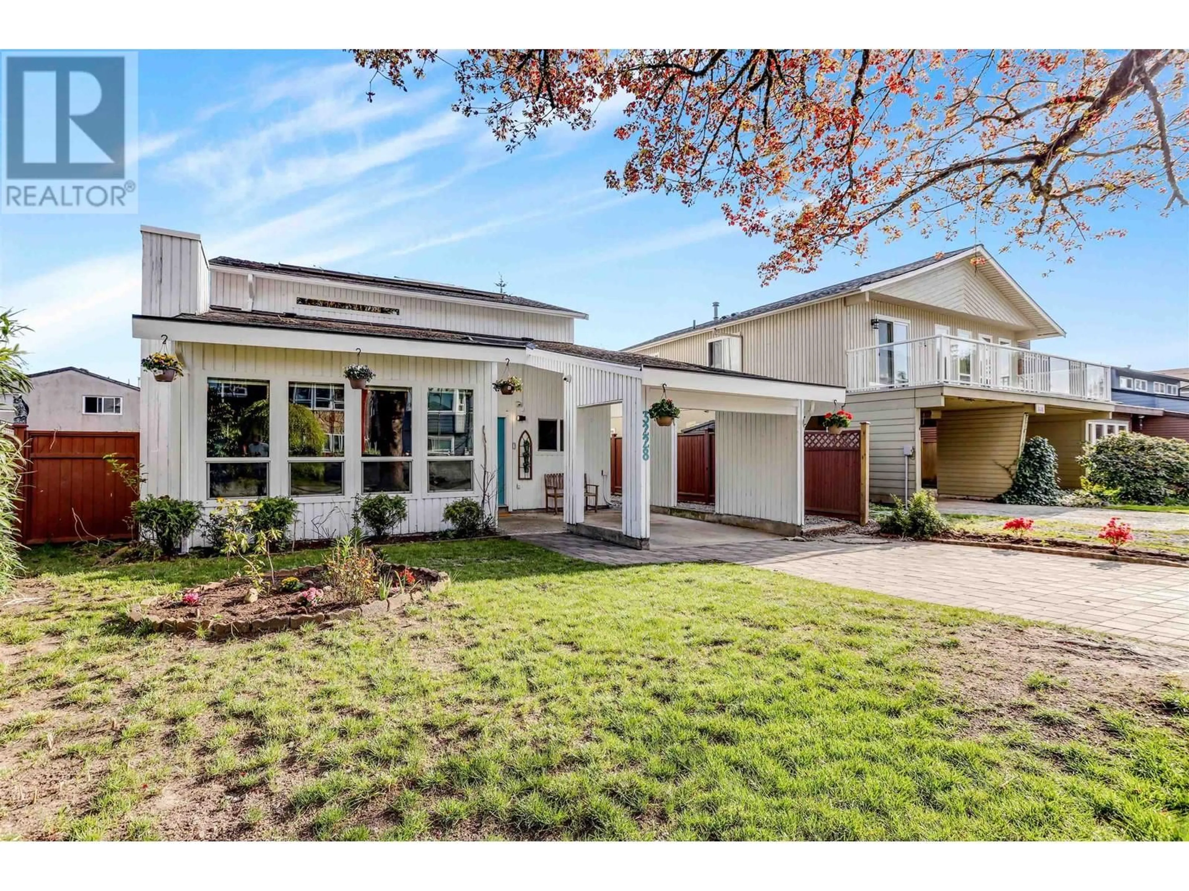 Home with vinyl exterior material, street for 3228 CHROME CRESCENT, Coquitlam British Columbia V3E1M5