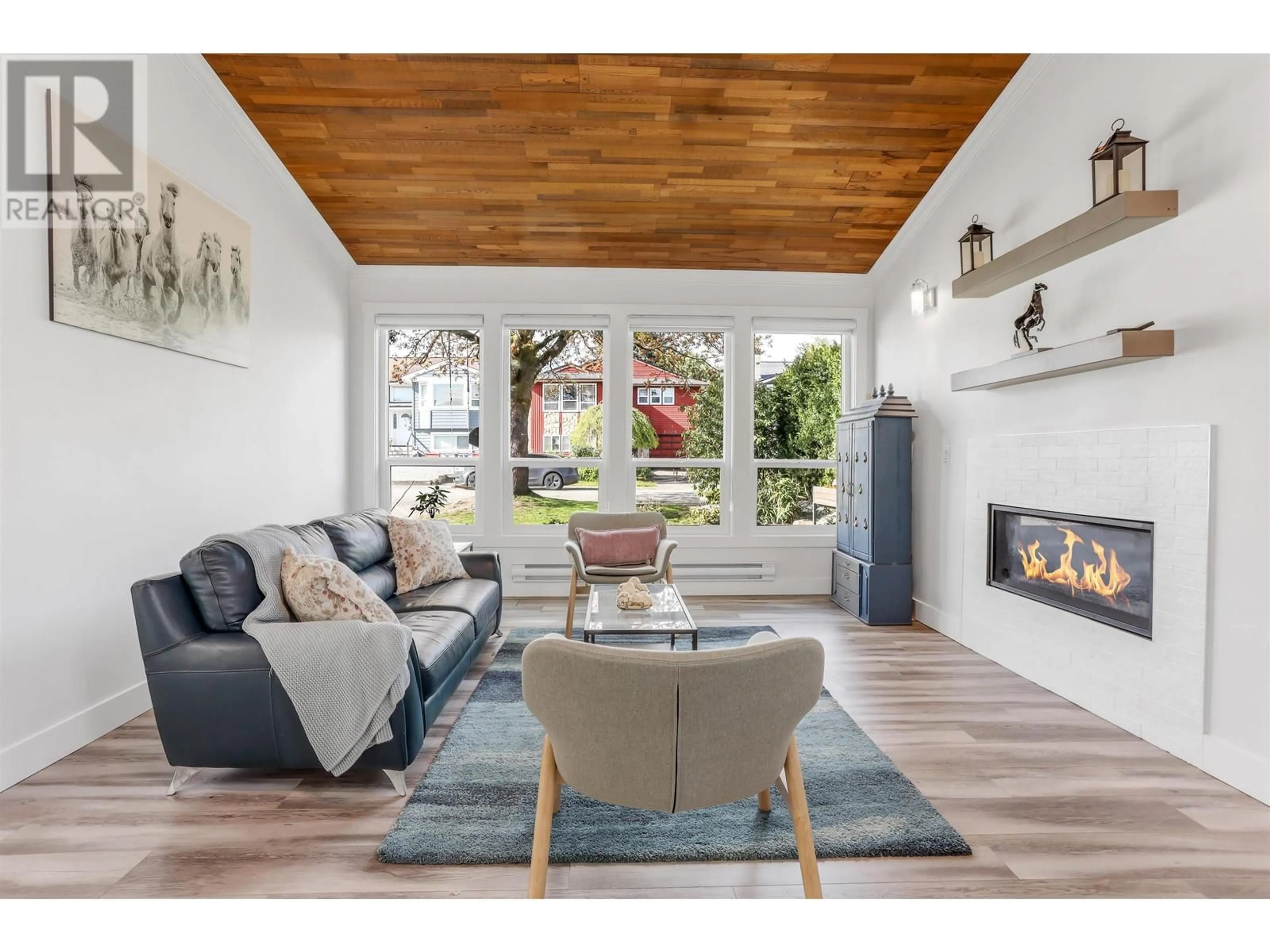 Living room with furniture, wood/laminate floor for 3228 CHROME CRESCENT, Coquitlam British Columbia V3E1M5