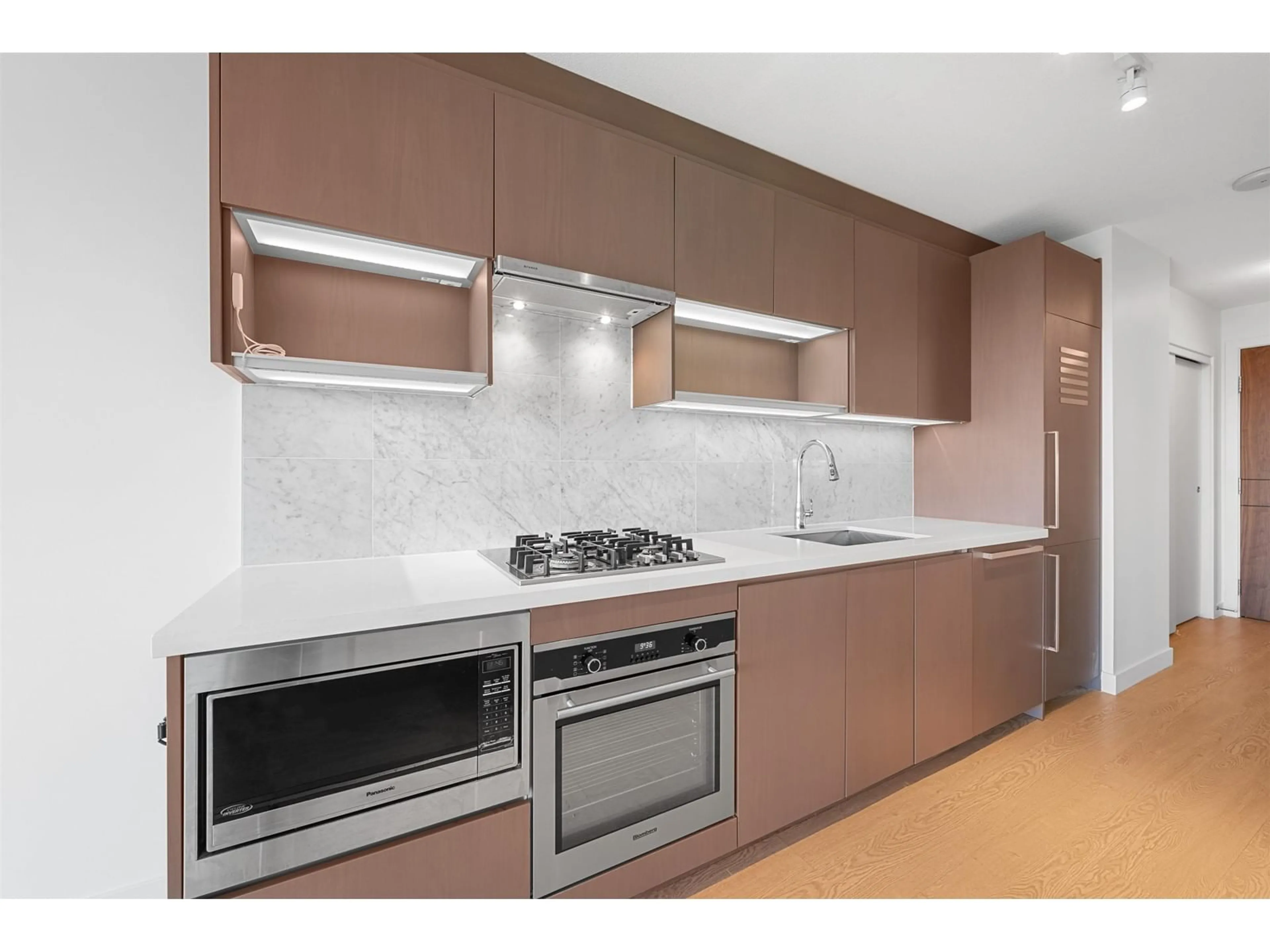 Standard kitchen, unknown for 1111 - 13750 100, Surrey British Columbia V3T0L3