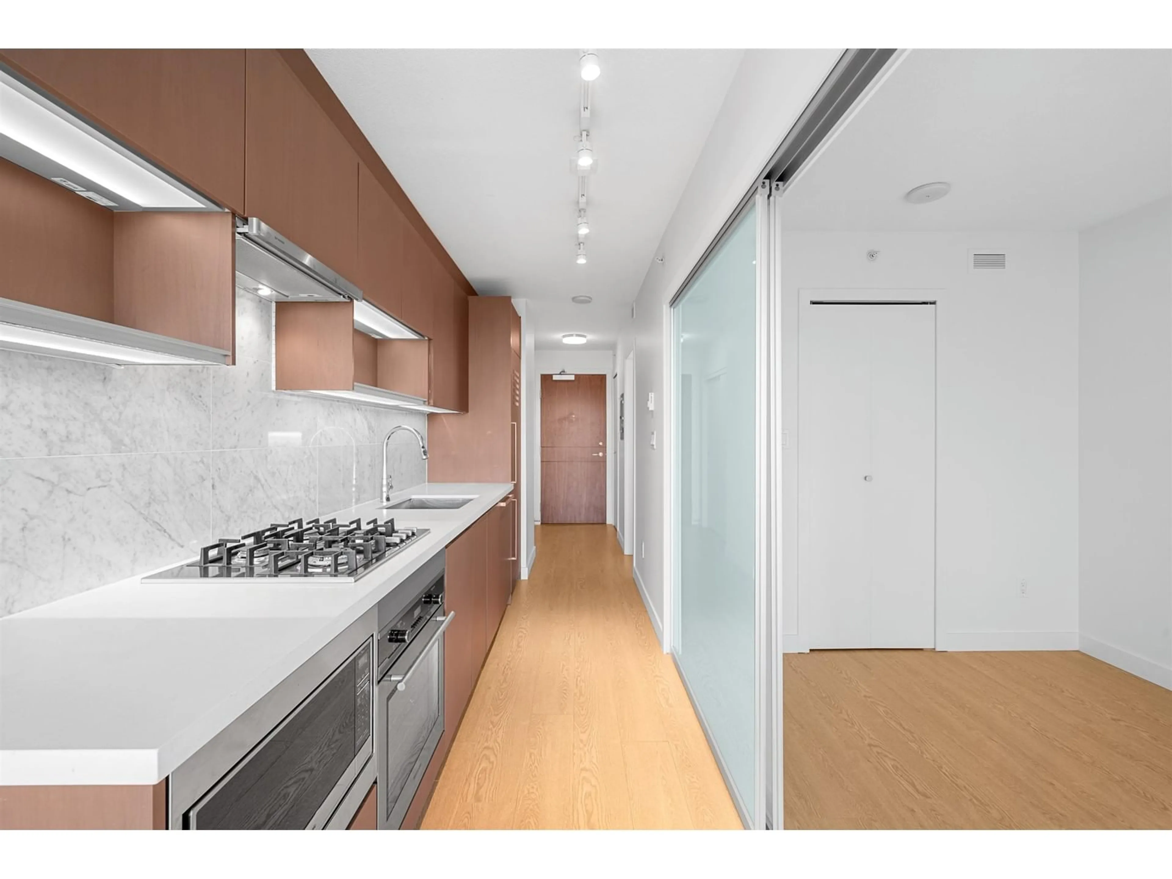 Standard kitchen, unknown for 1111 - 13750 100, Surrey British Columbia V3T0L3